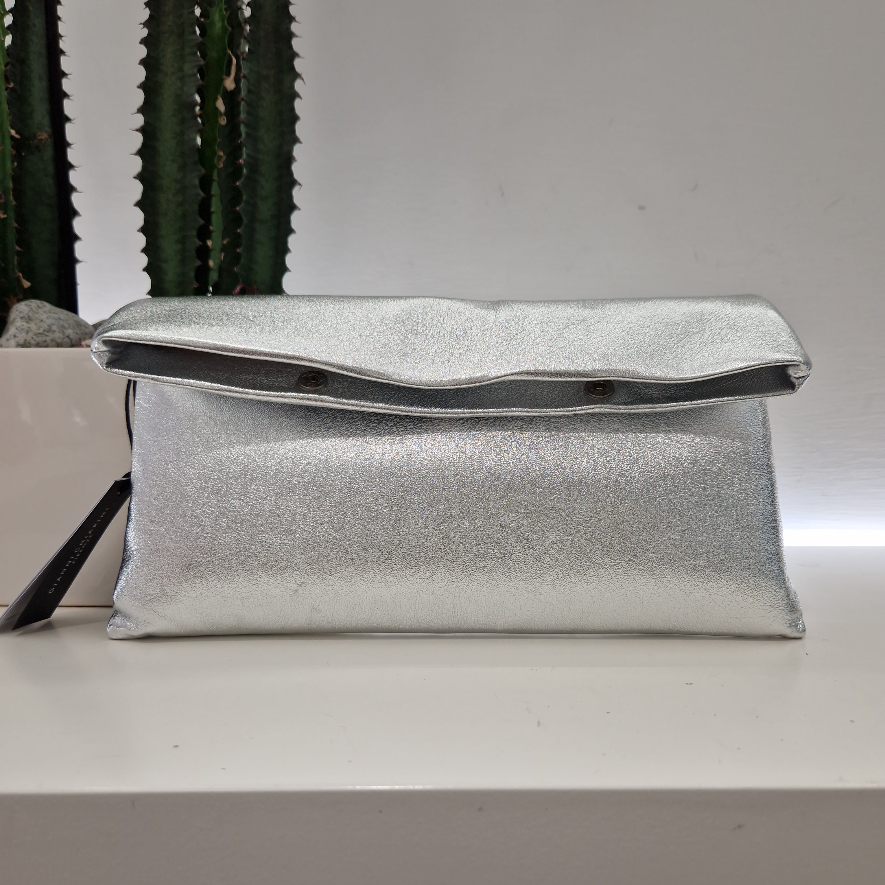 Gianni Chiarini pochette color argento