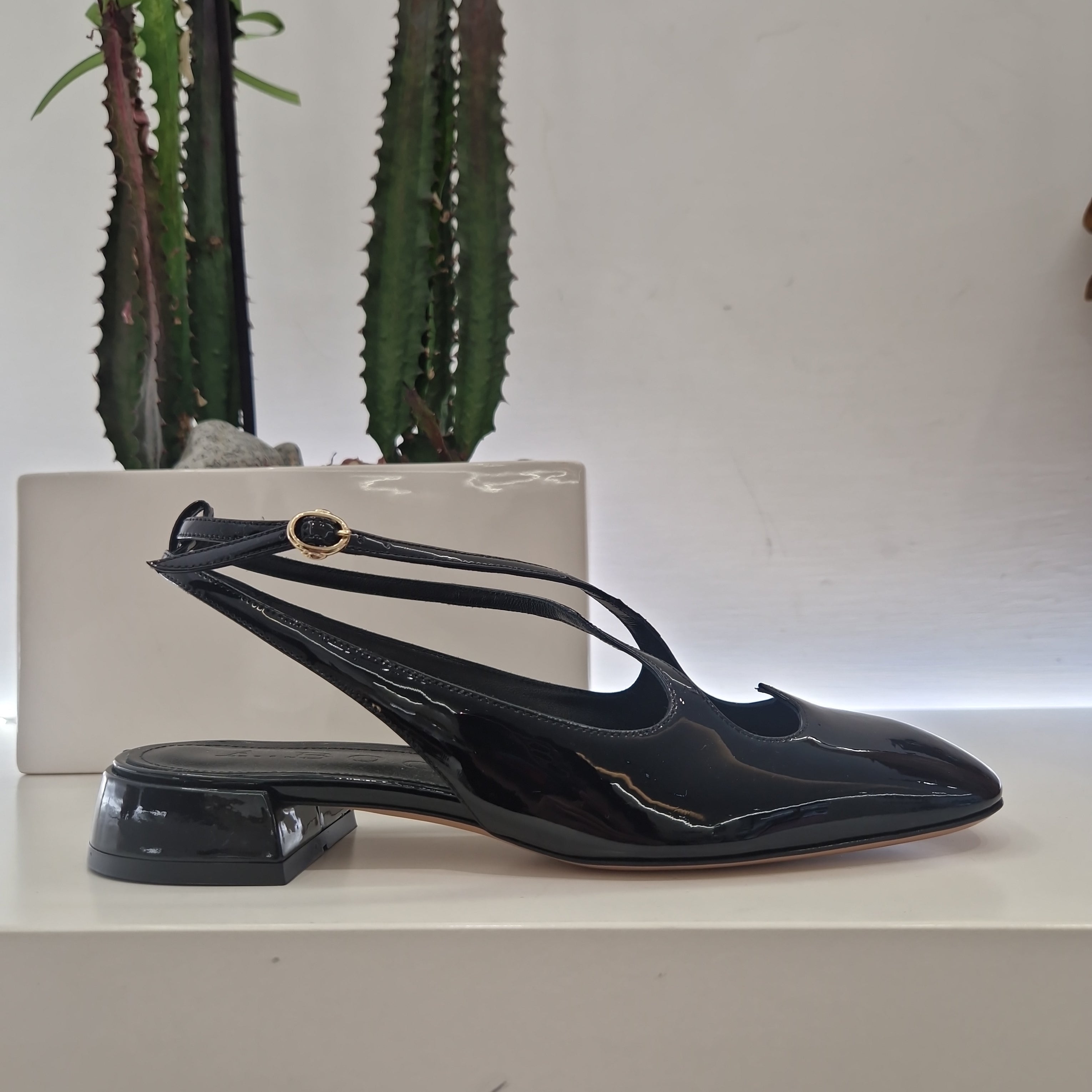 A.Bocca sling back vernice nera