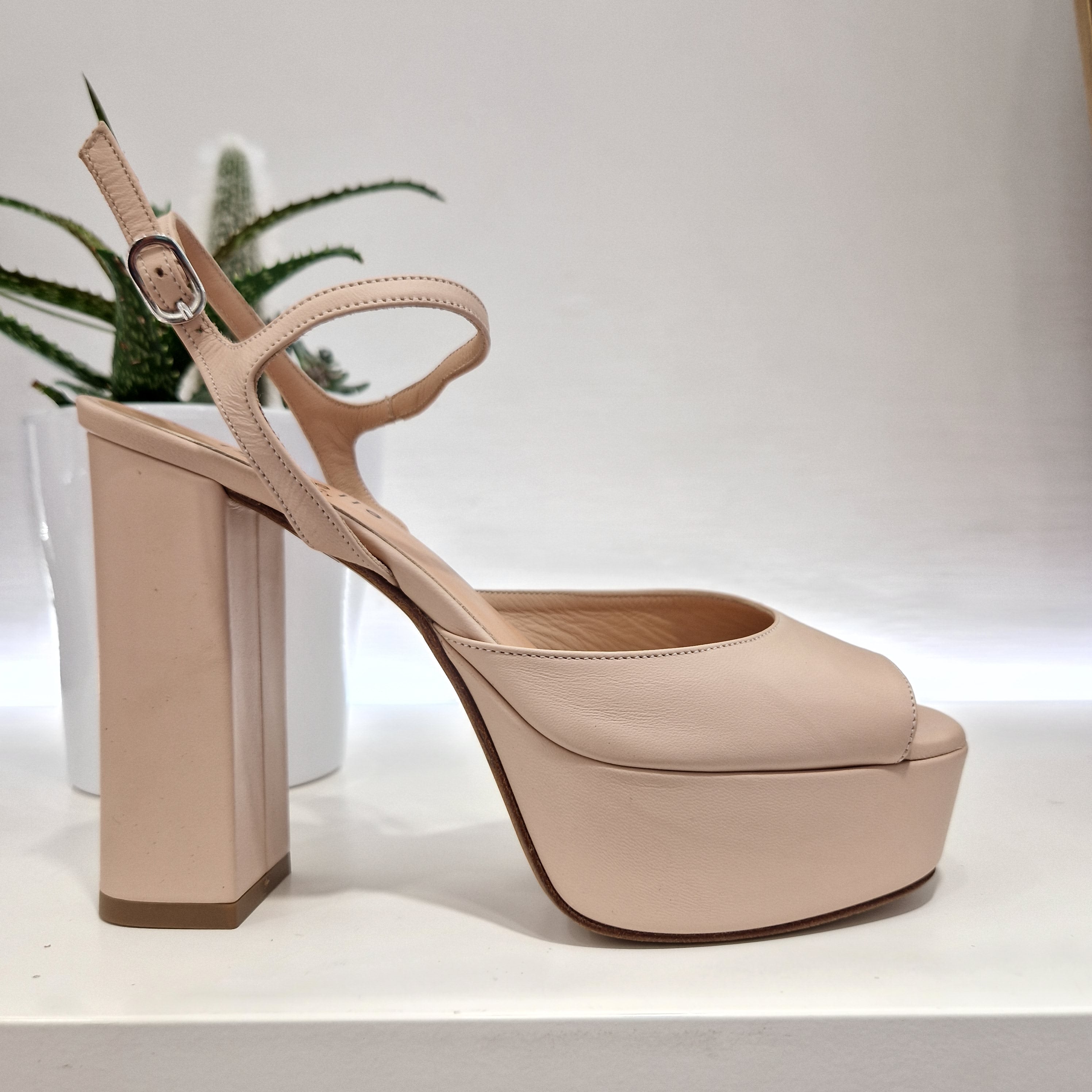 Isabelle Paris high platform