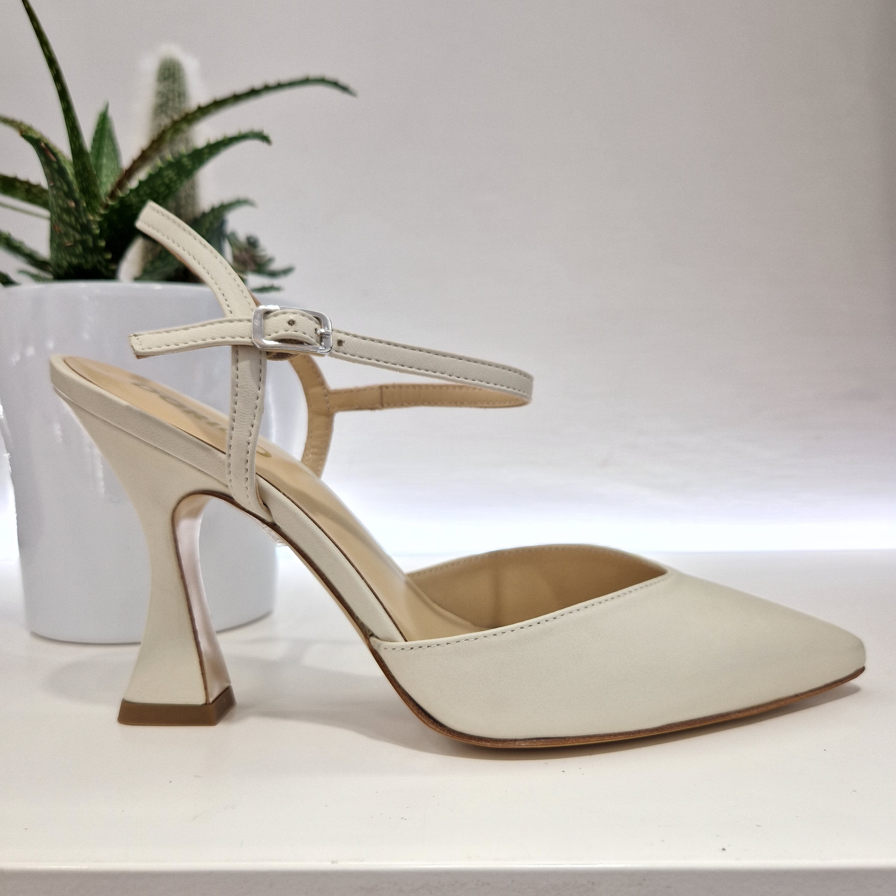 Doric cream shoe