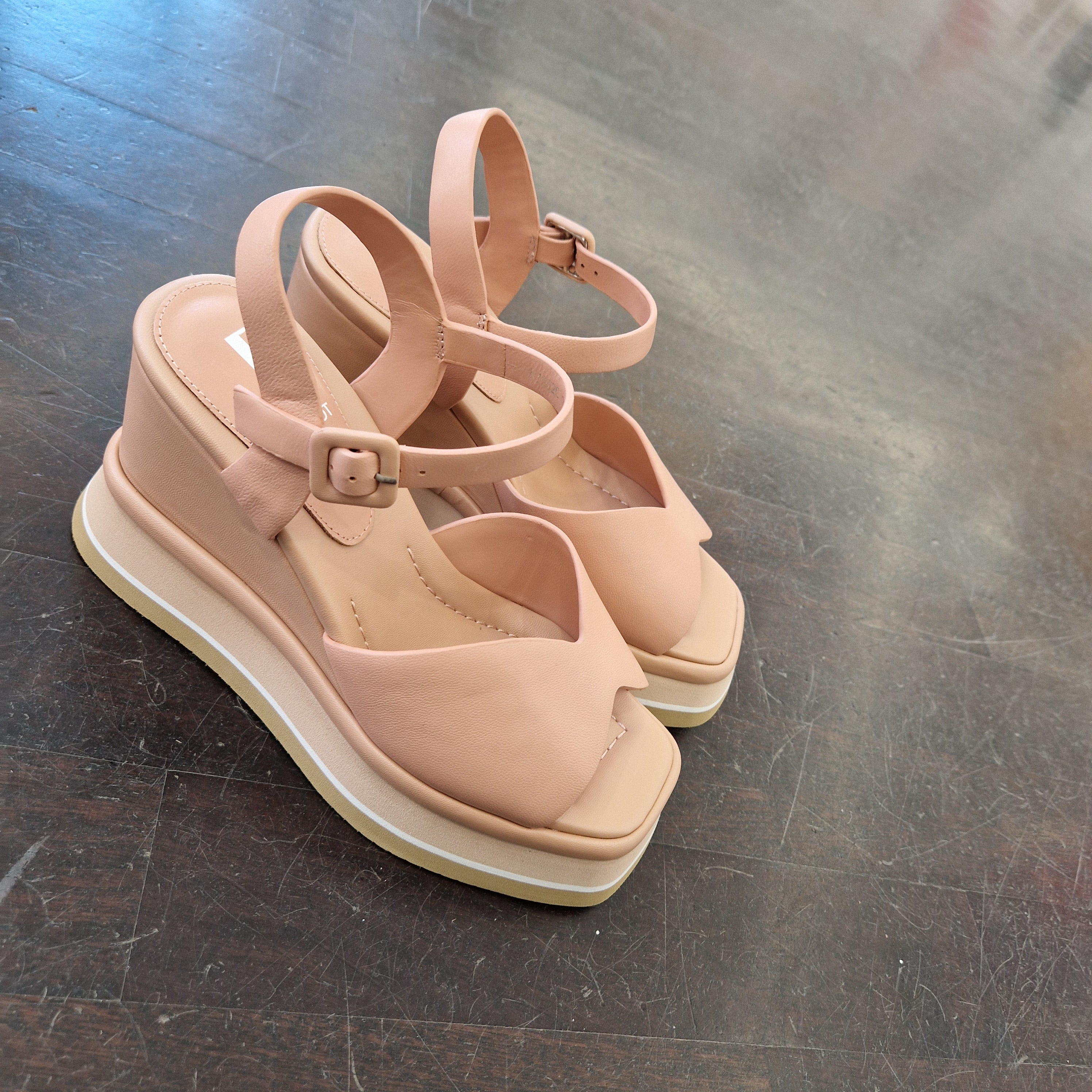 Jeannot wedge sandal