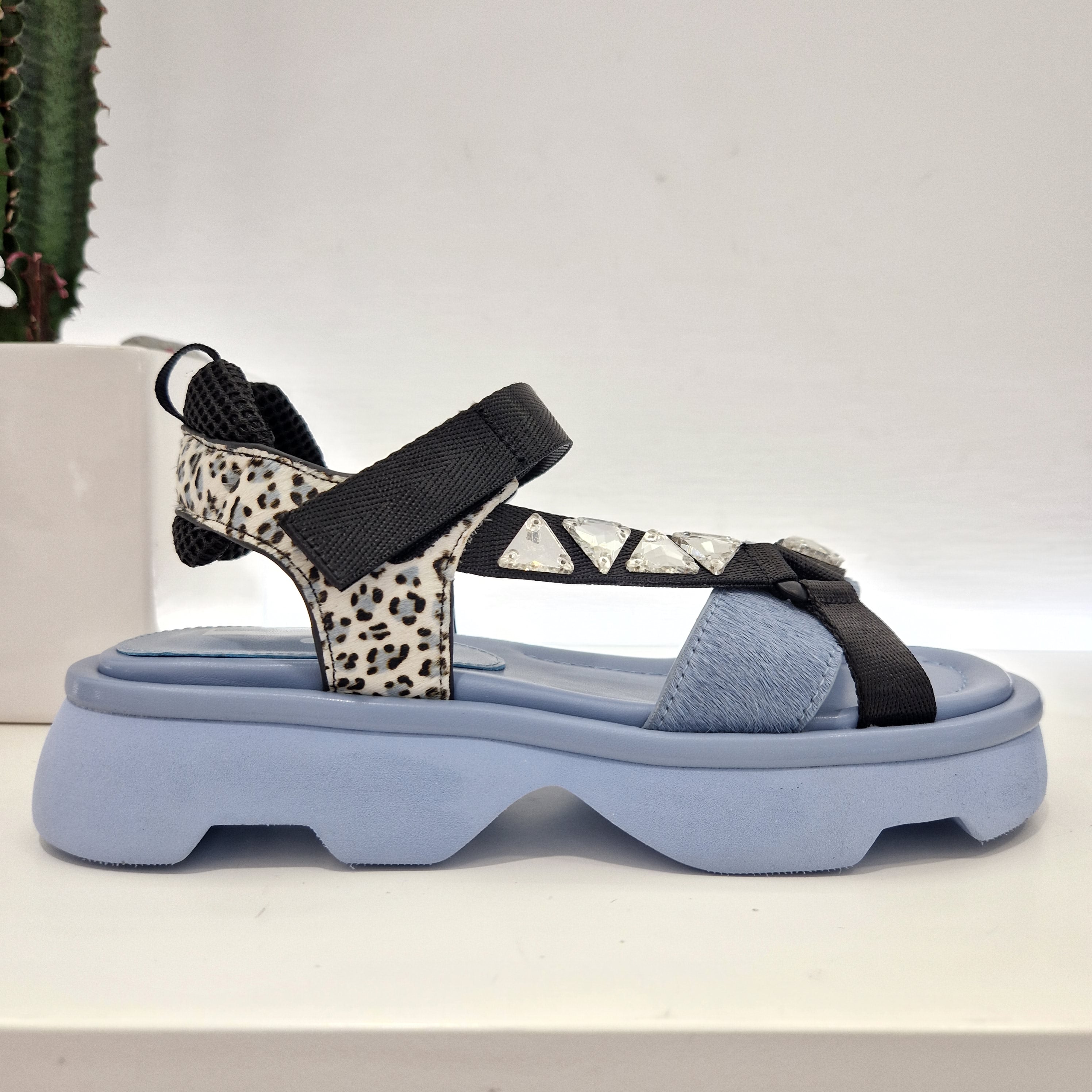 Jeannot light blue sandal