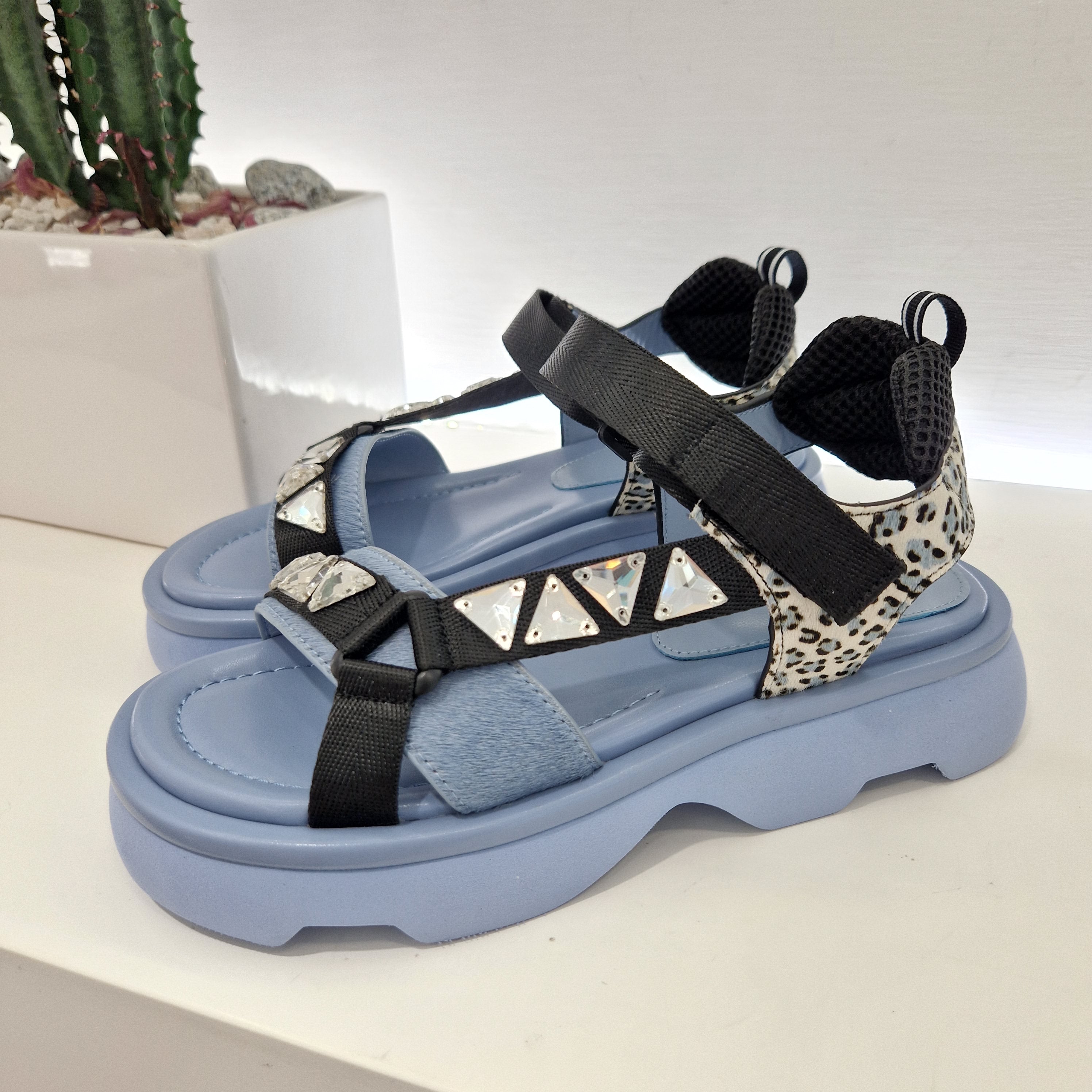 Jeannot light blue sandal