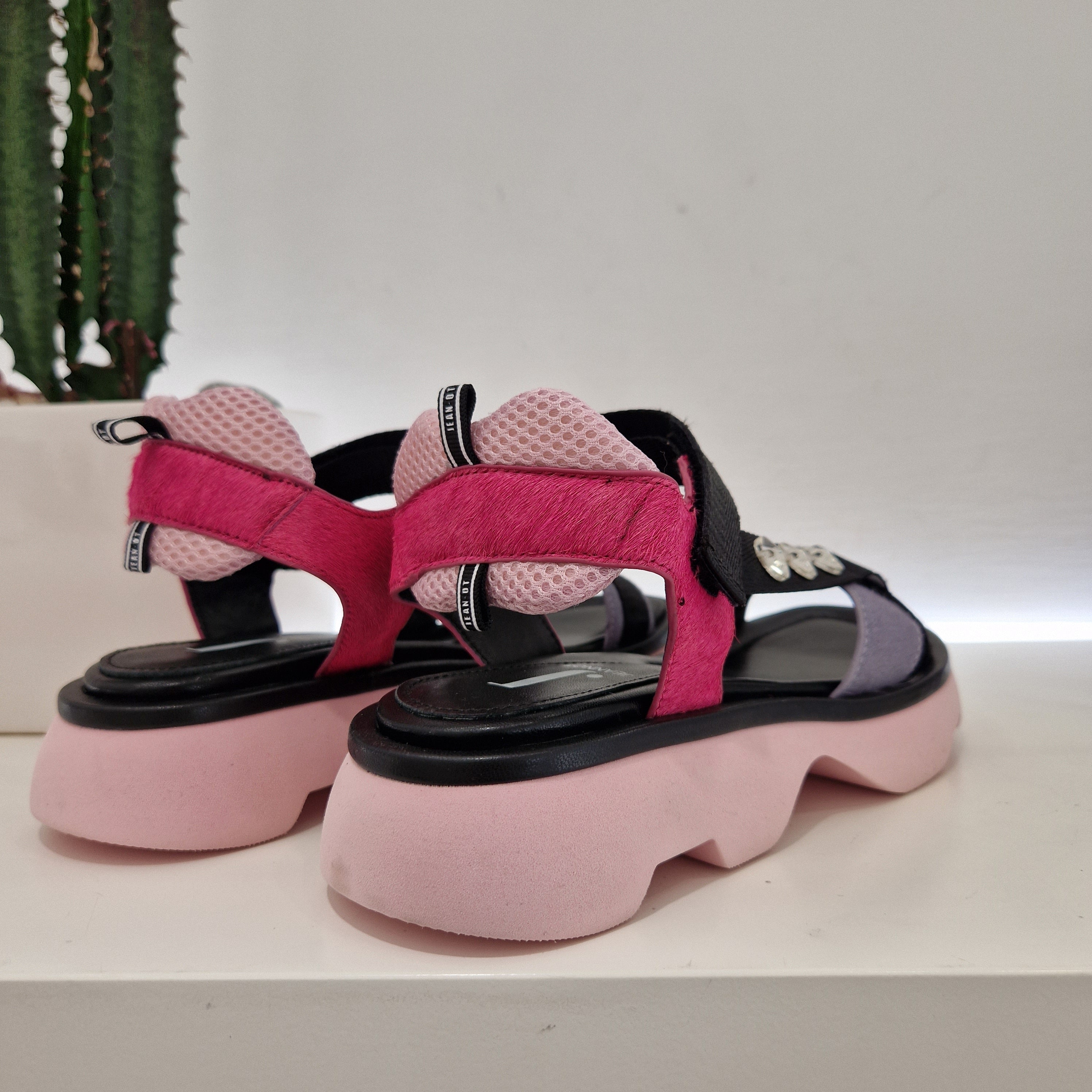 Jeannot fuchsia sandal