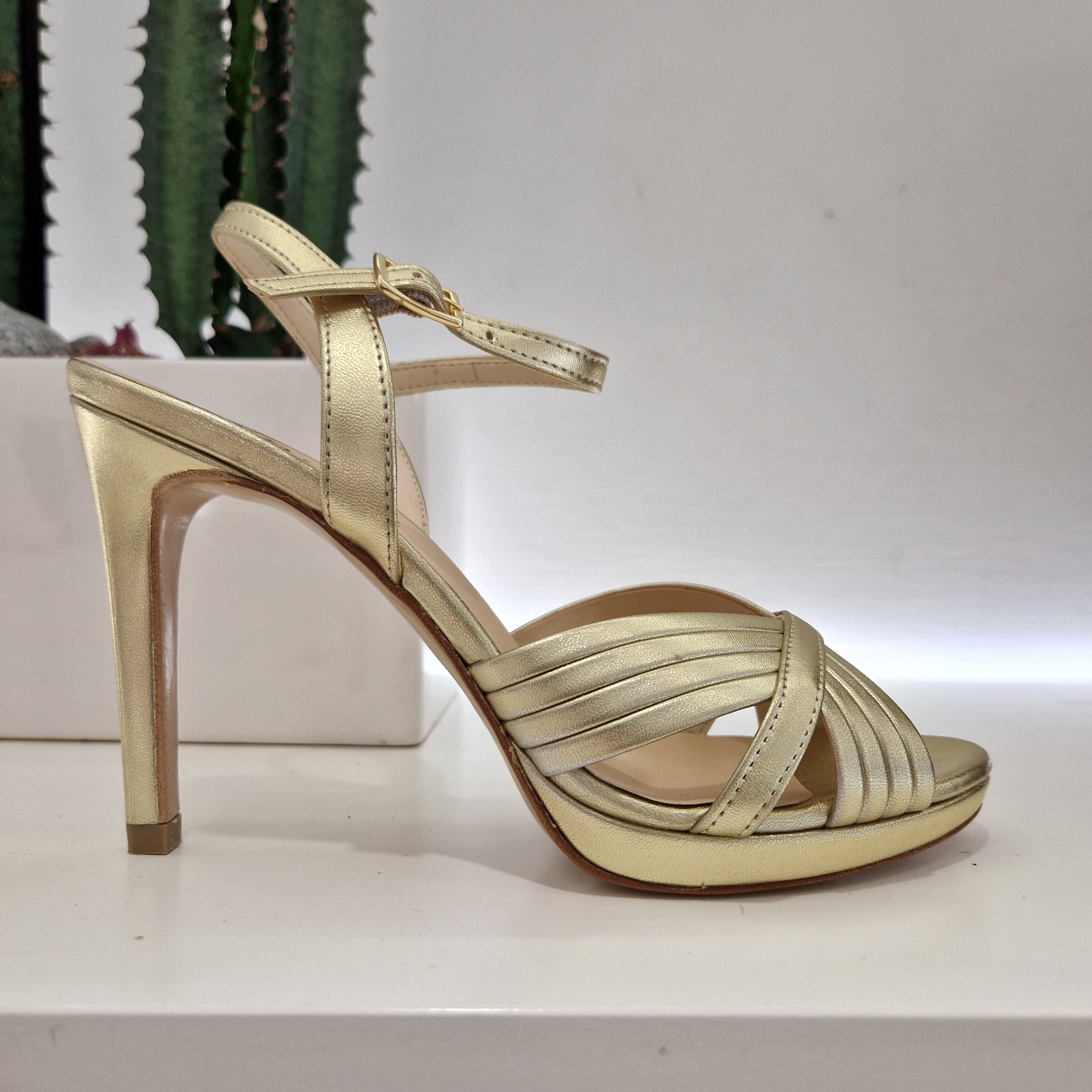B Rock gold sandal