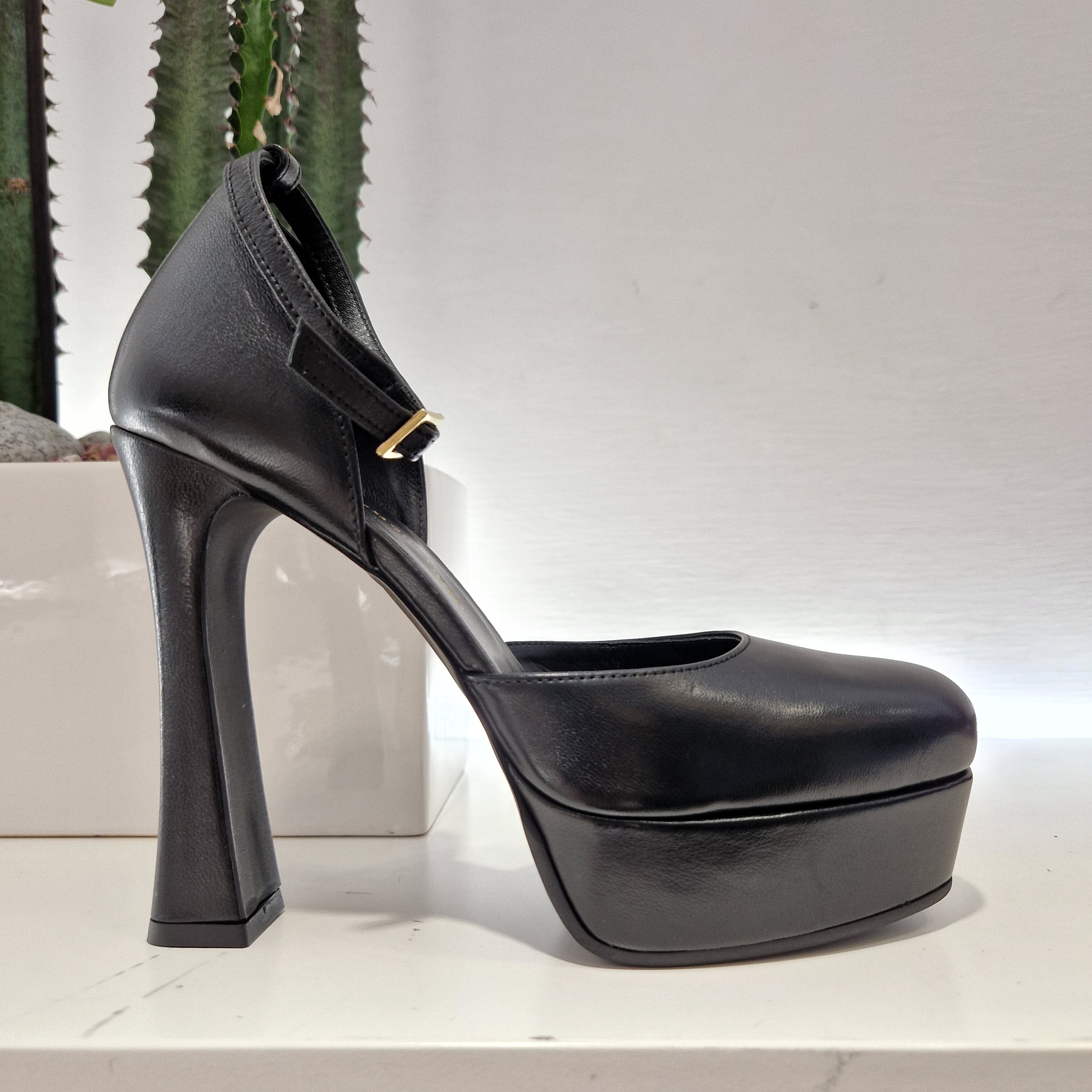 Giampaolo Viozzi open sides black leather