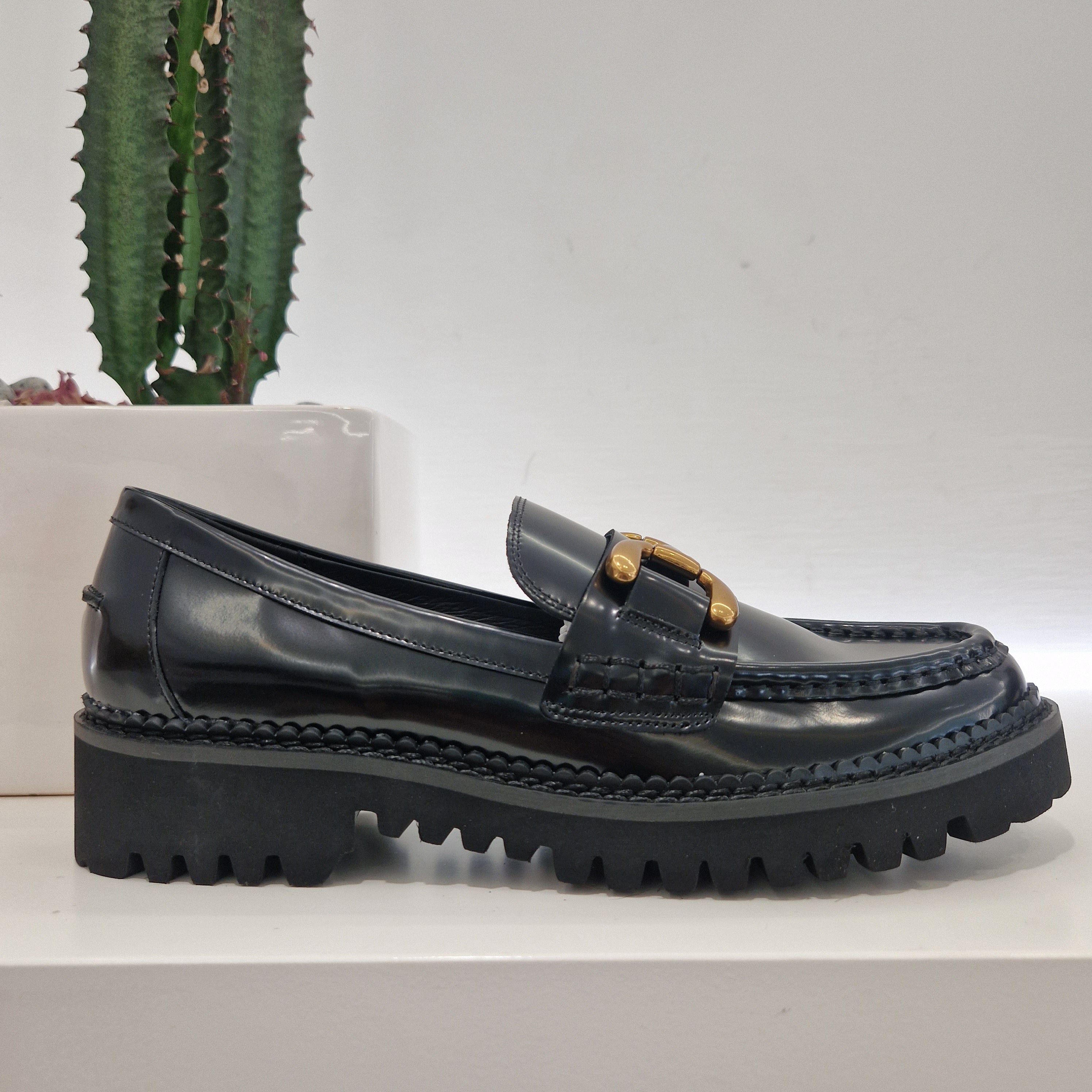 Bibilou College Moccasin
