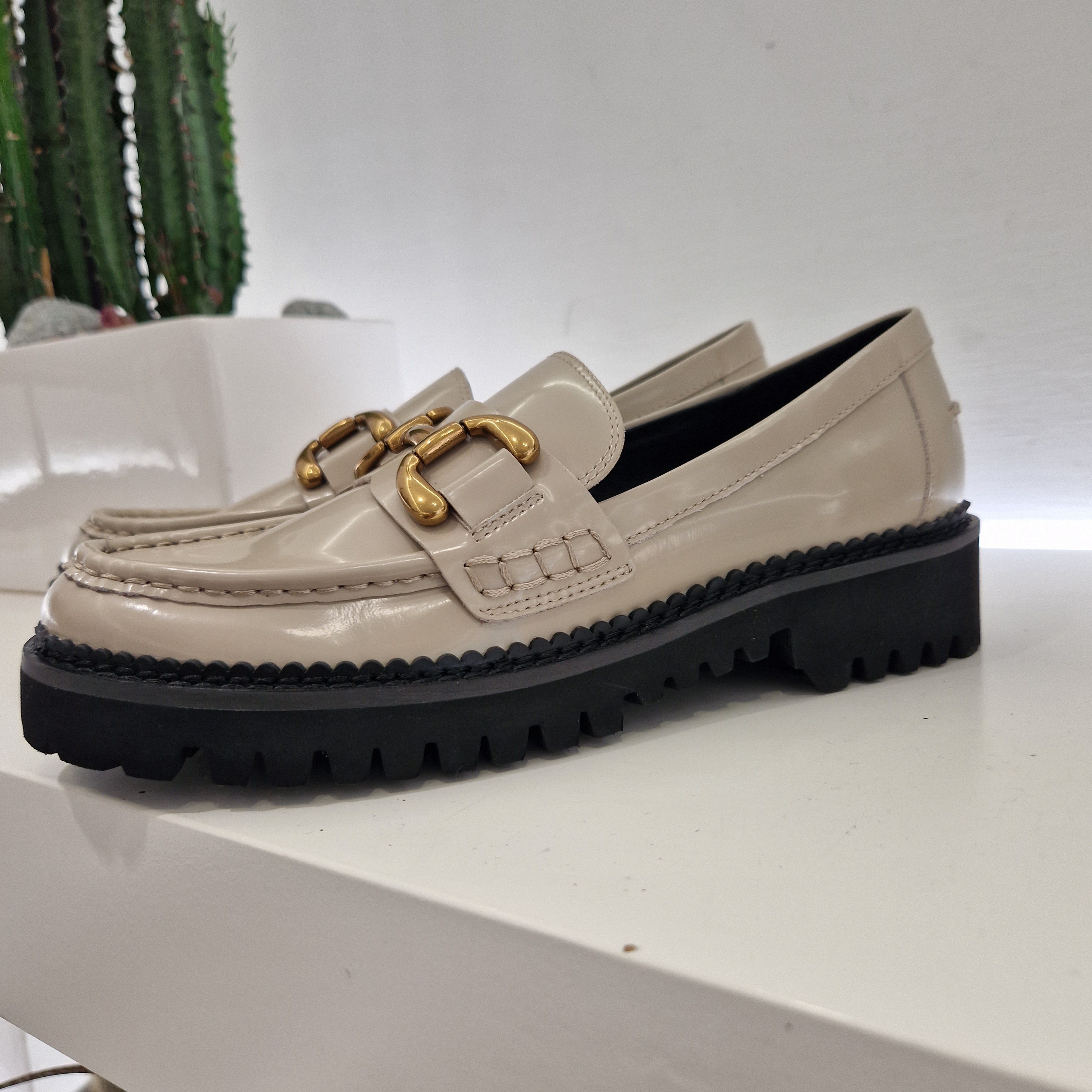 Bibilou moccasin model College beige