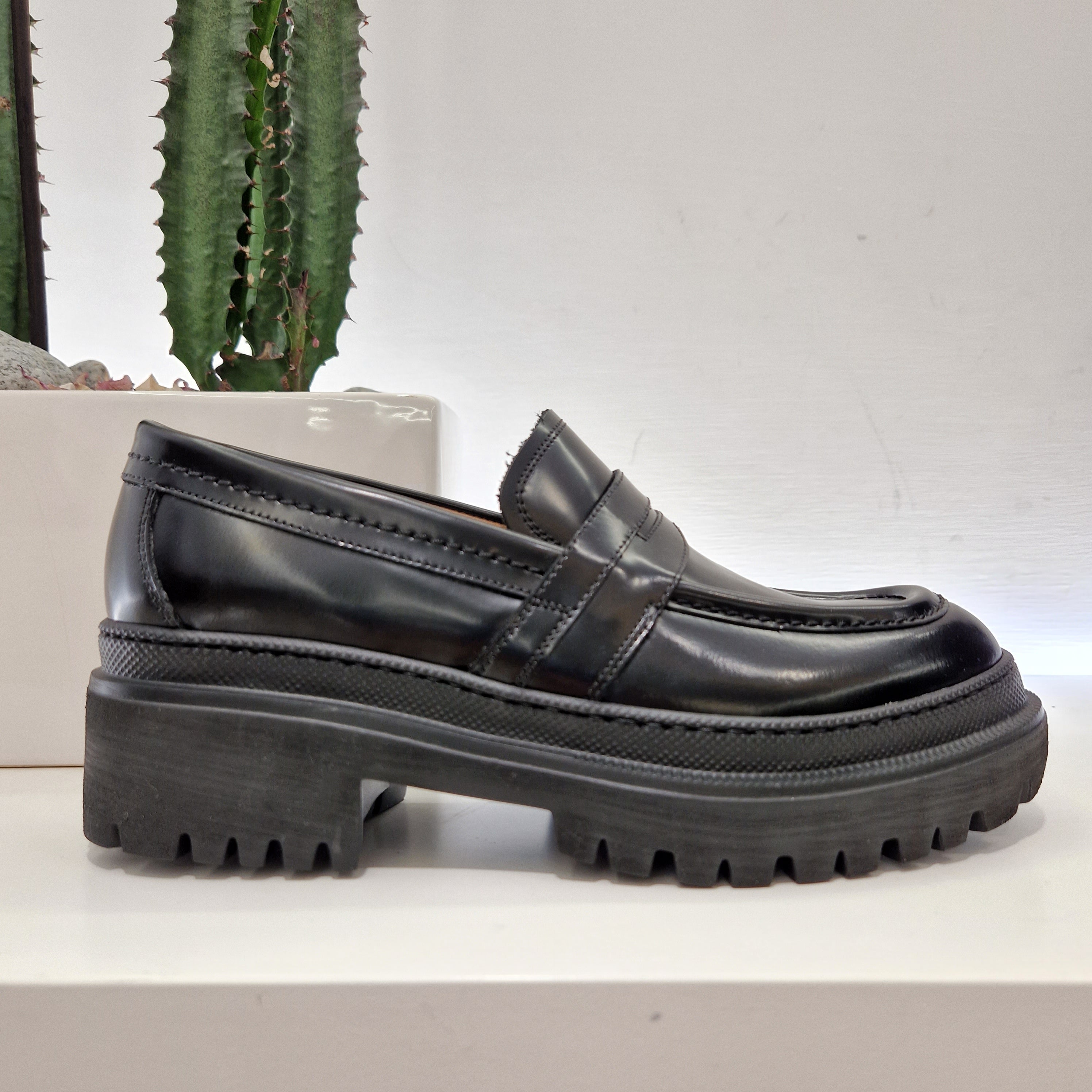 Giulio Moretti black moccasin College style