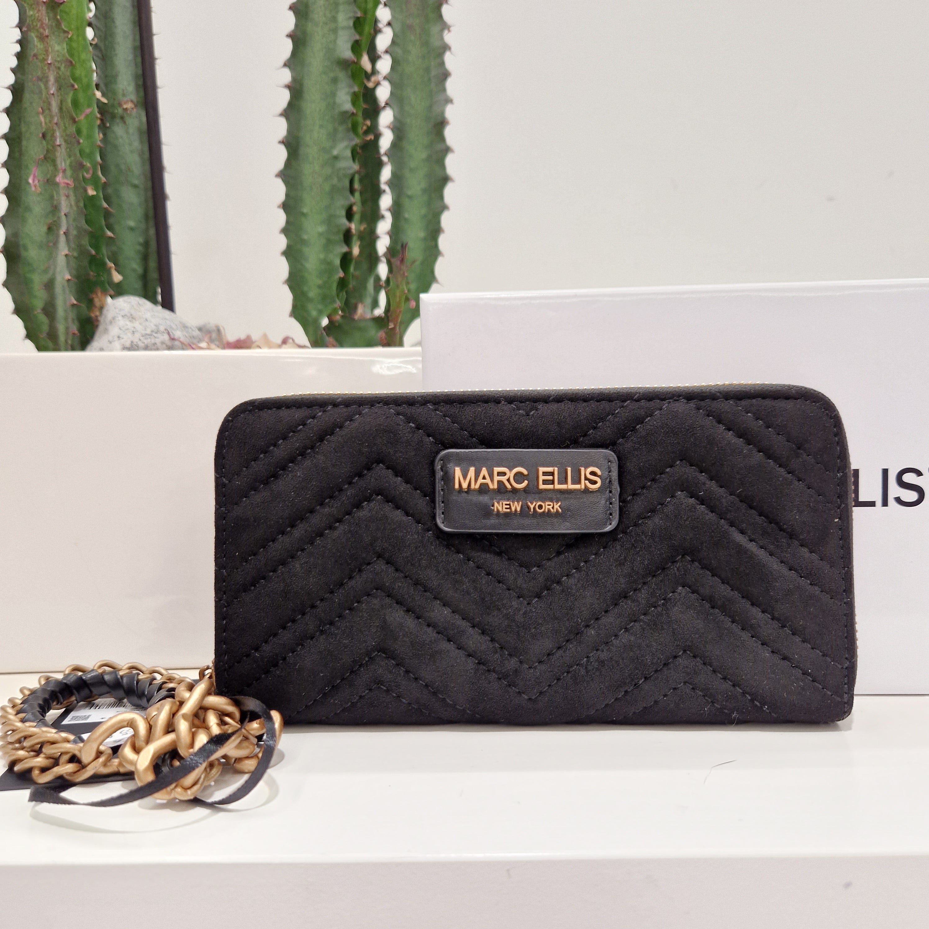 YADIRA BLACK model wallet