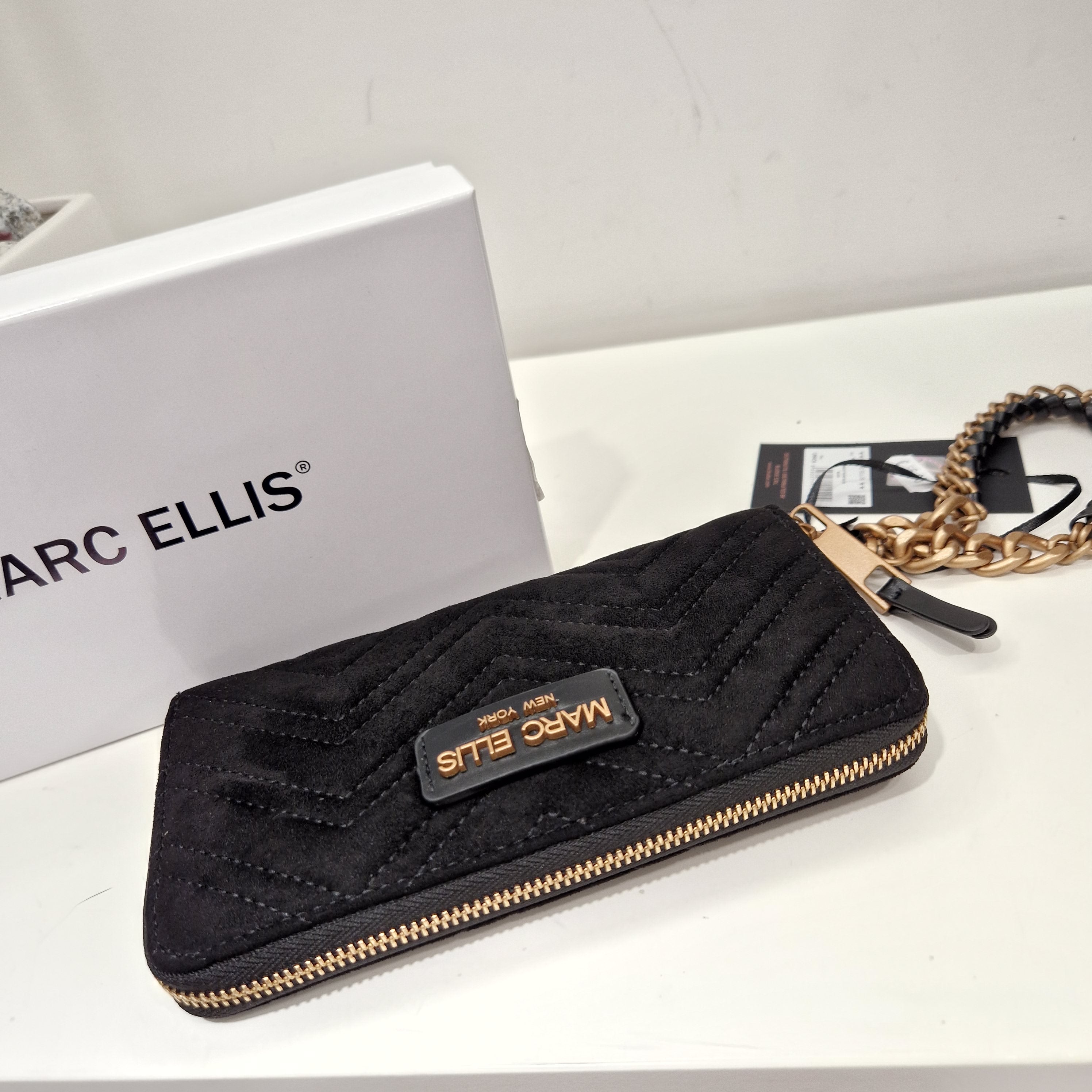 YADIRA BLACK model wallet