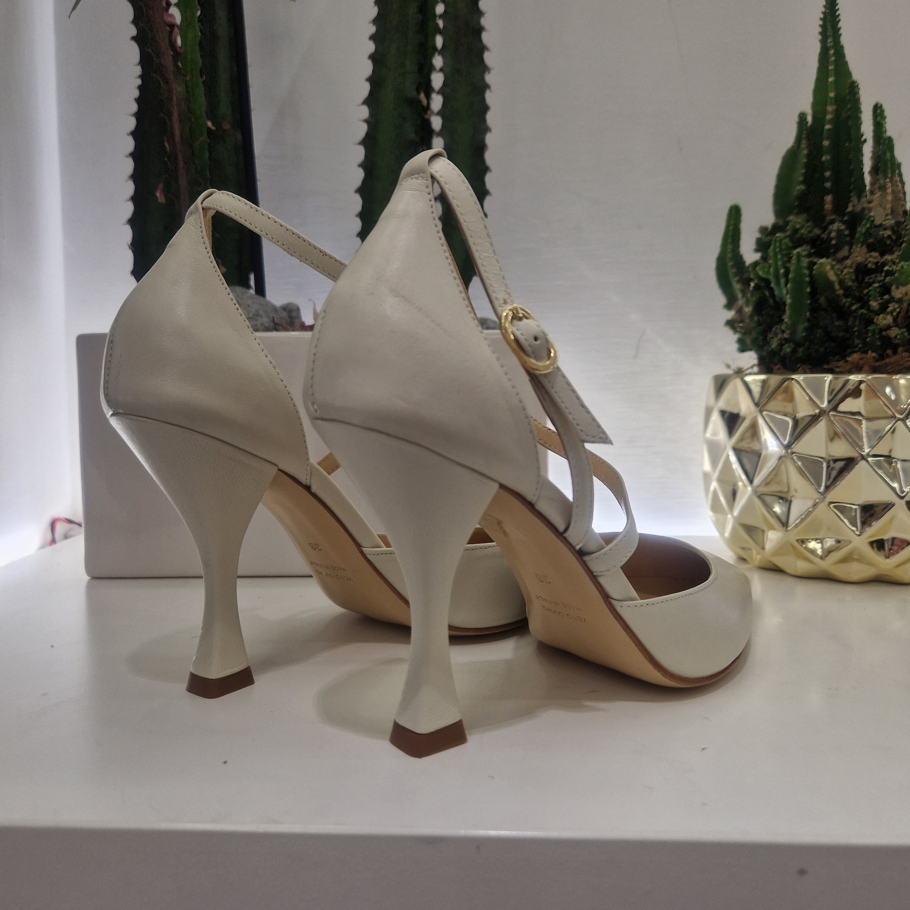 Isabelle Paris scarpa aperta ai lati color avorio