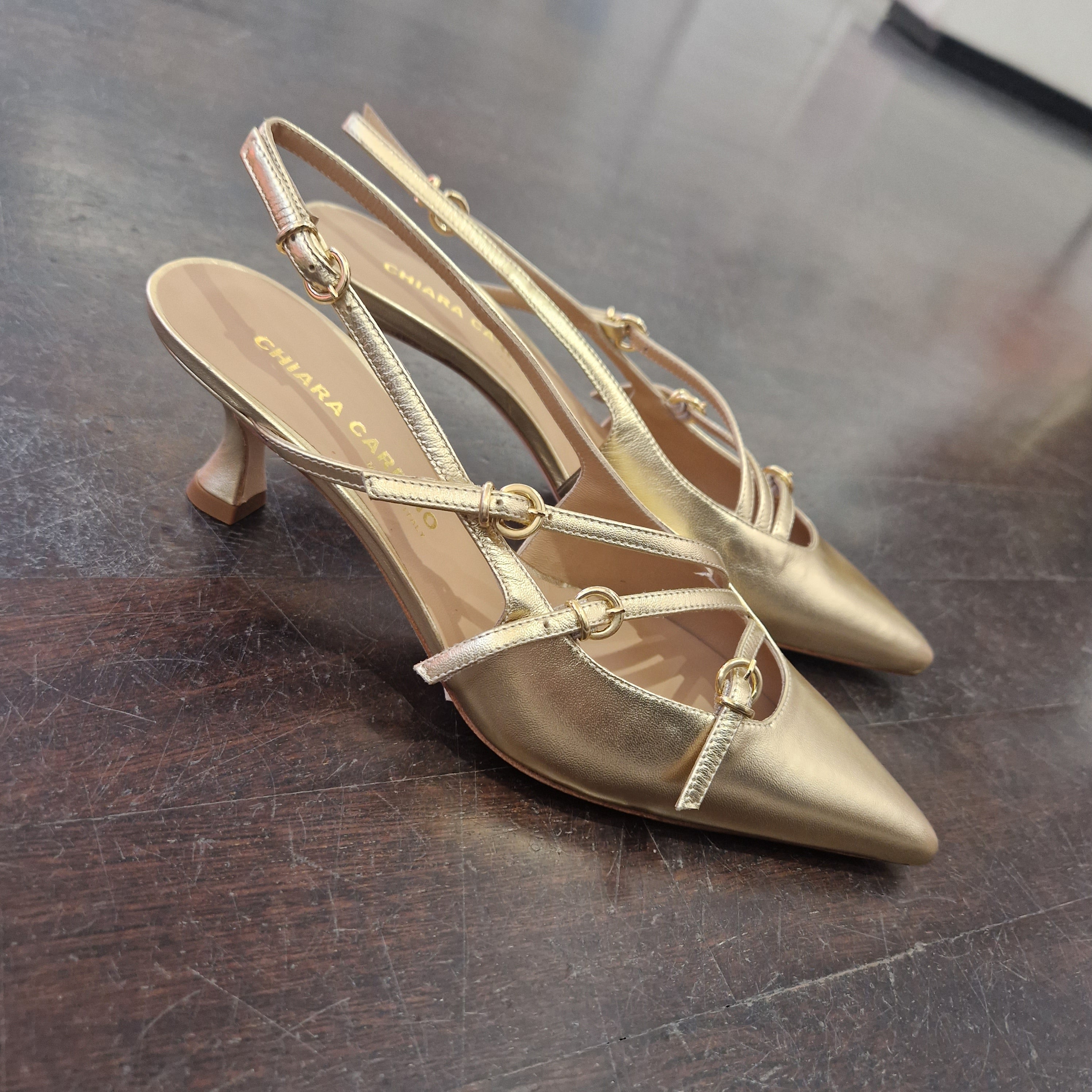 Scarpa fibbiette color oro