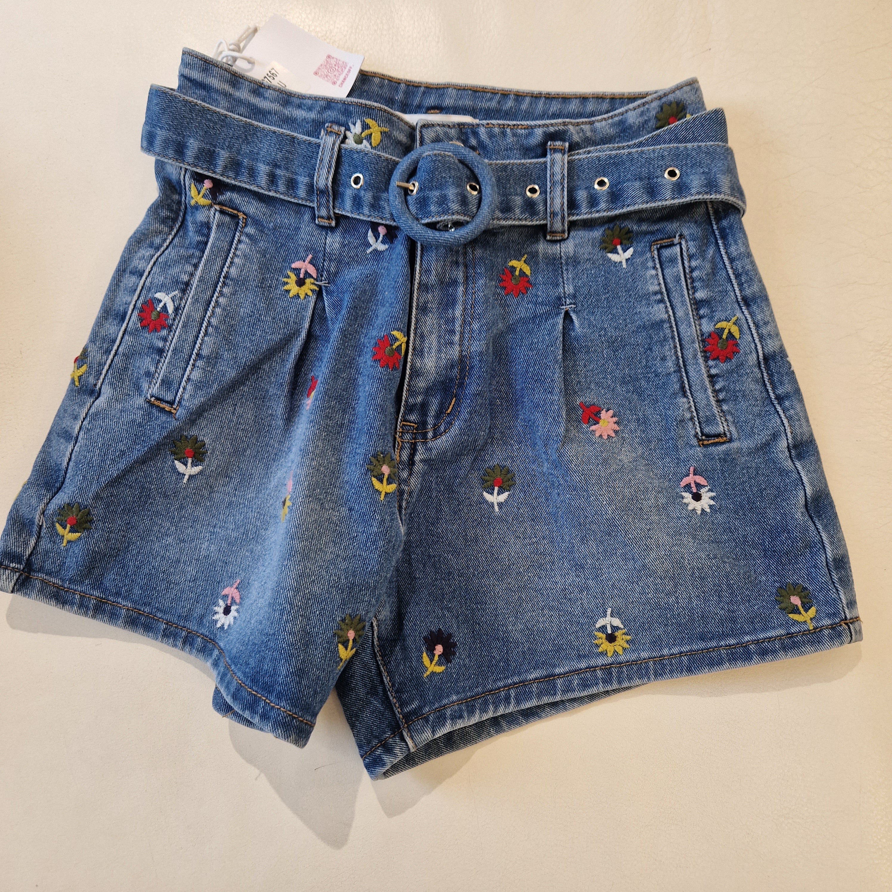 Denim shorts with flowers