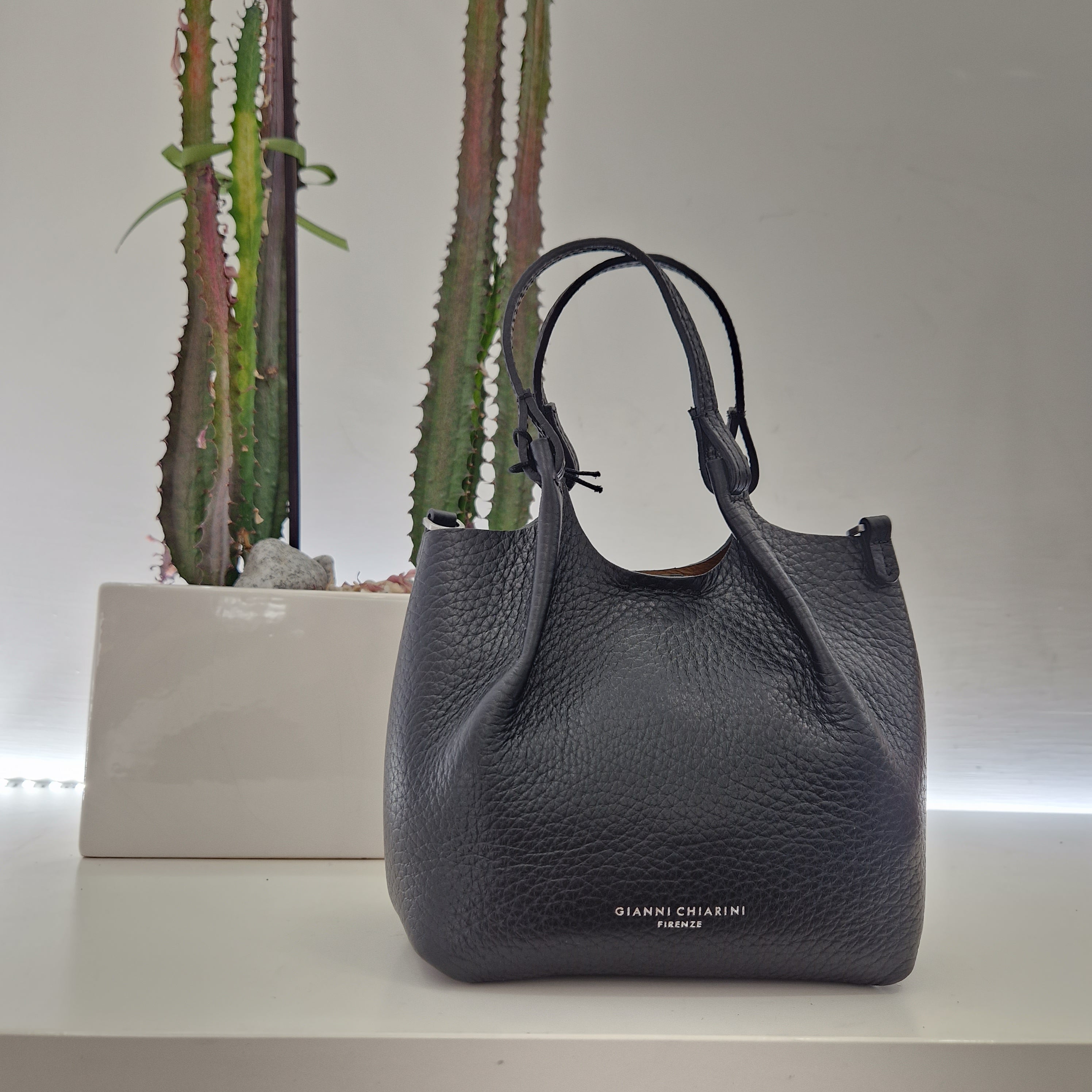 Gianni Chiarini linea DUA piccola nera