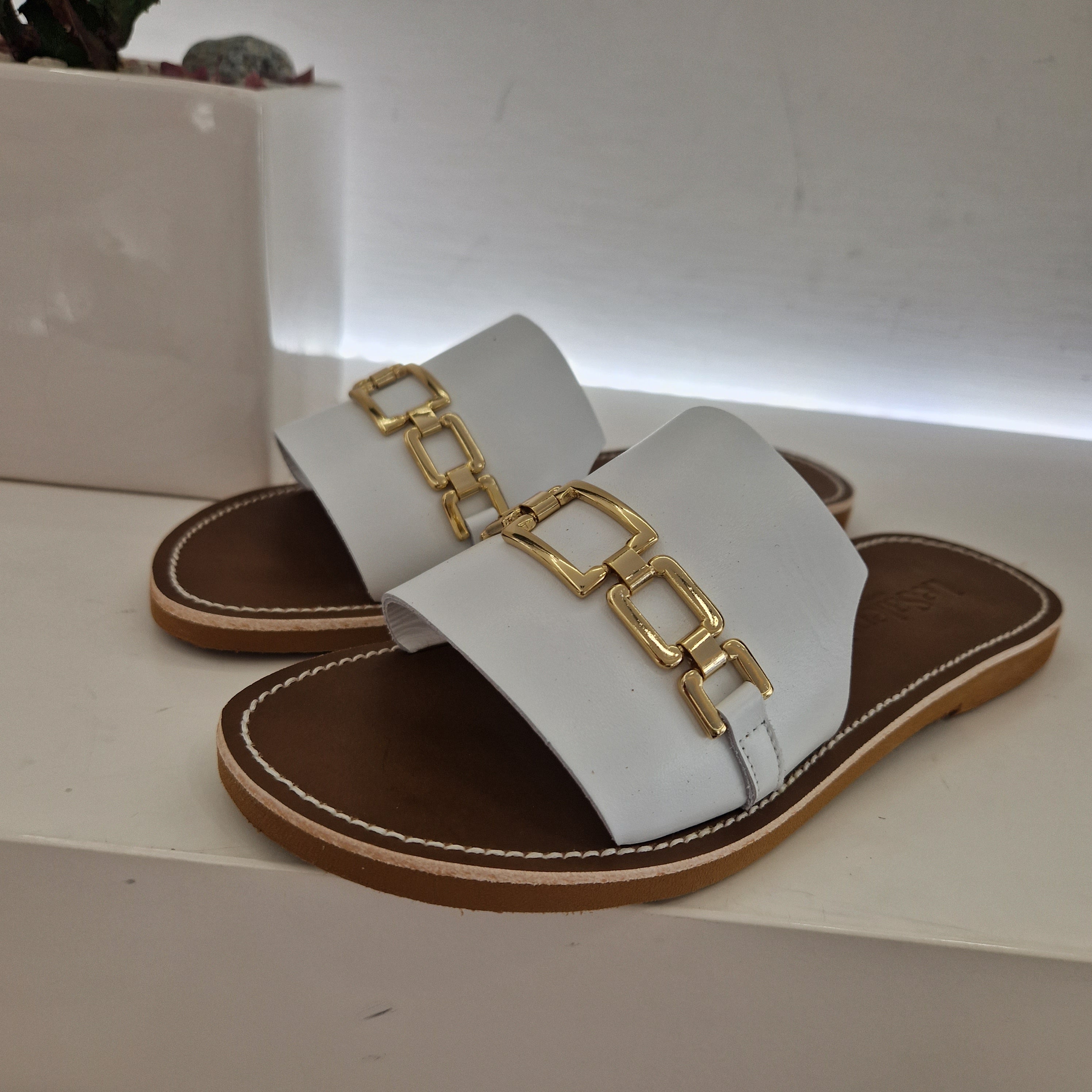 Salentine white slipper