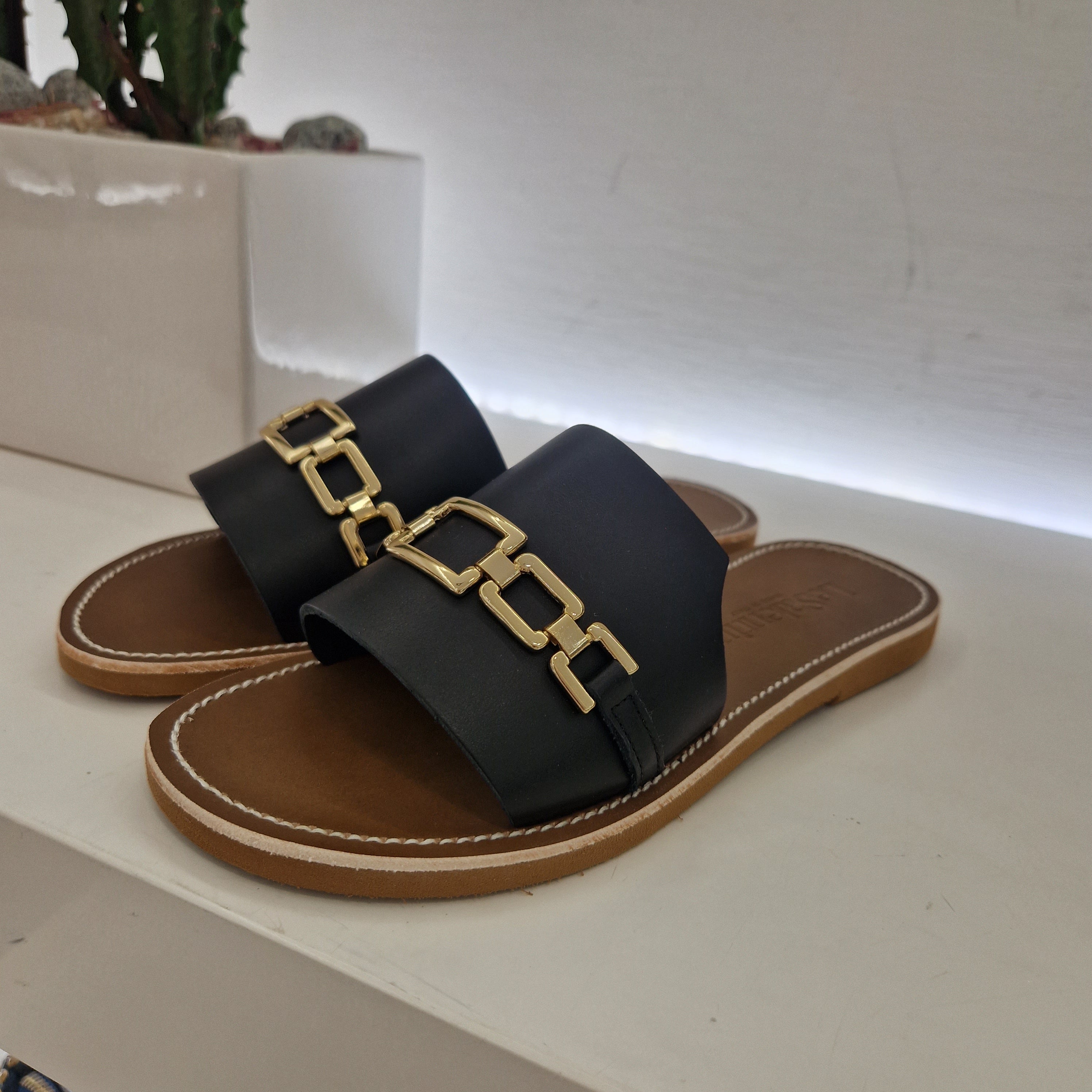 The Salentine black slipper