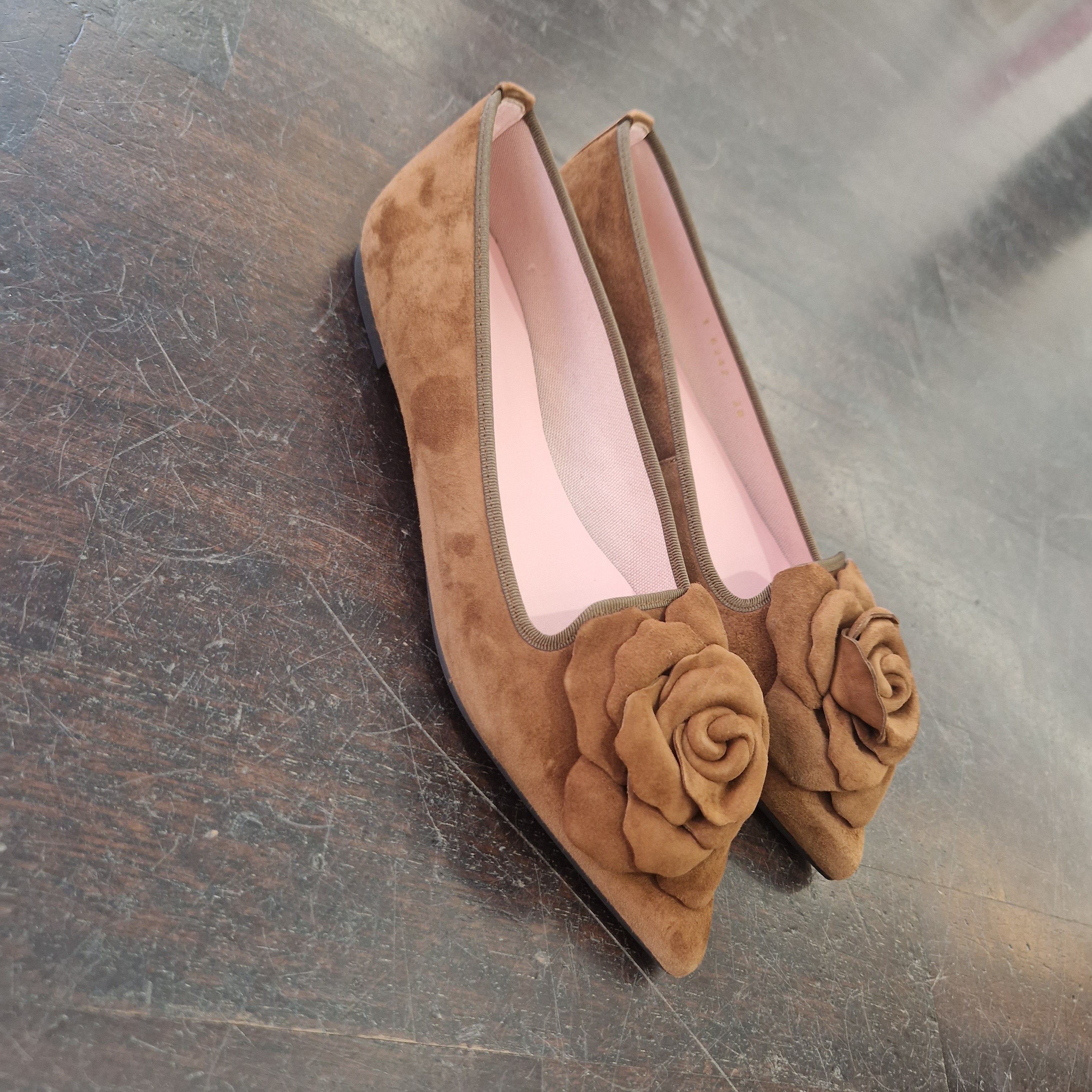 Pretty Ballerinas ballerina with flower