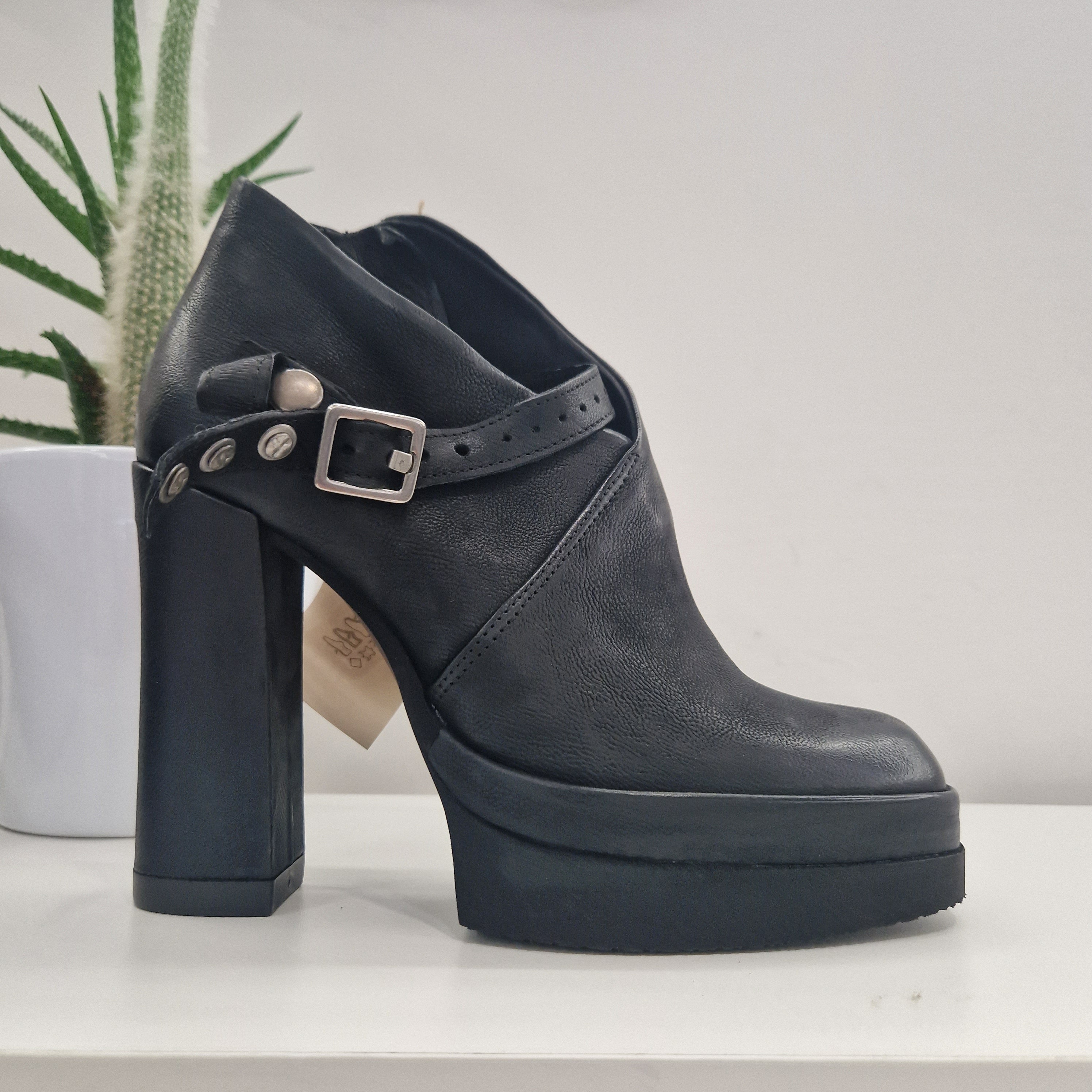 stivaletto nero tacco 100 – Dorico Calzature - Main Image