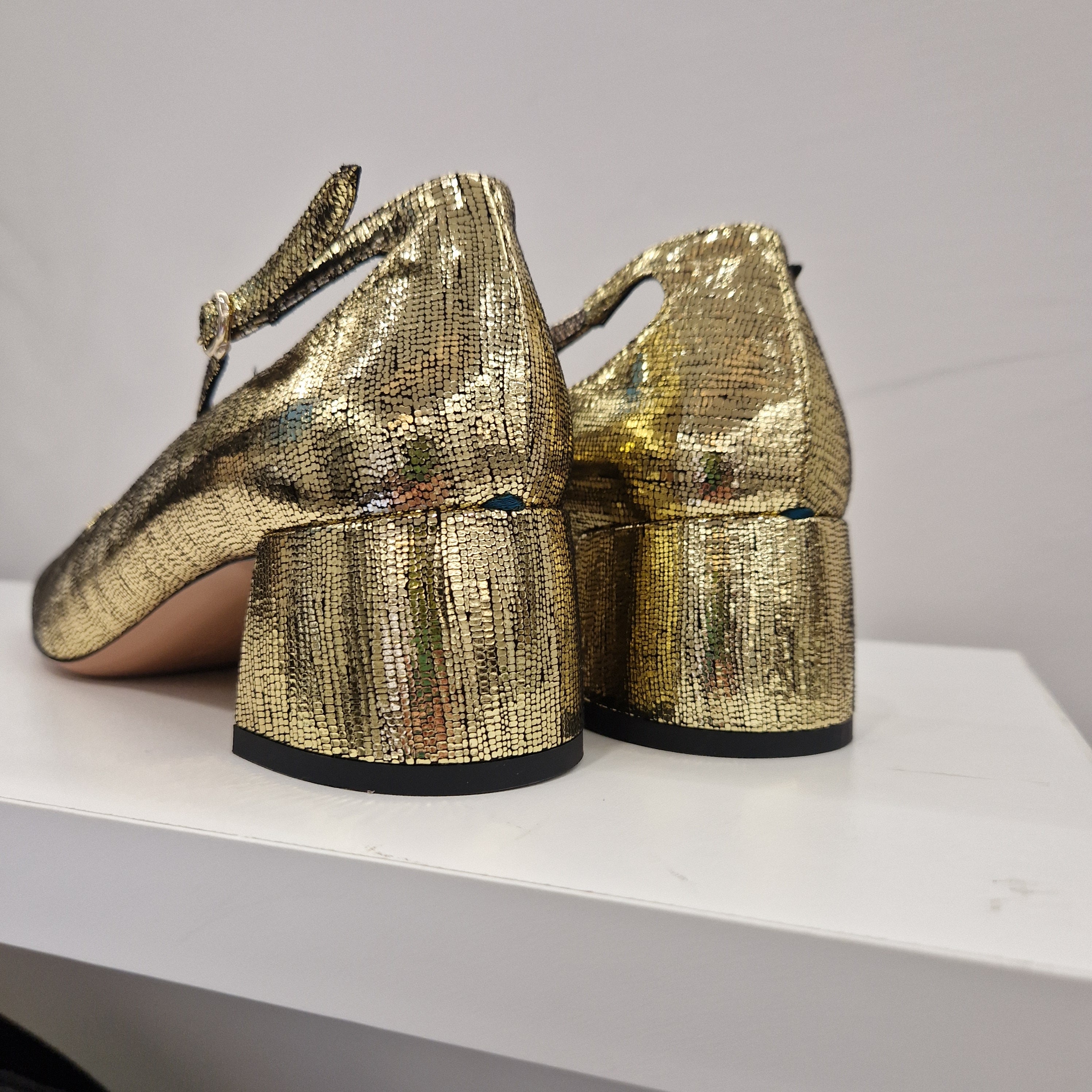 A.Bocca scarpa in pelle oro crak