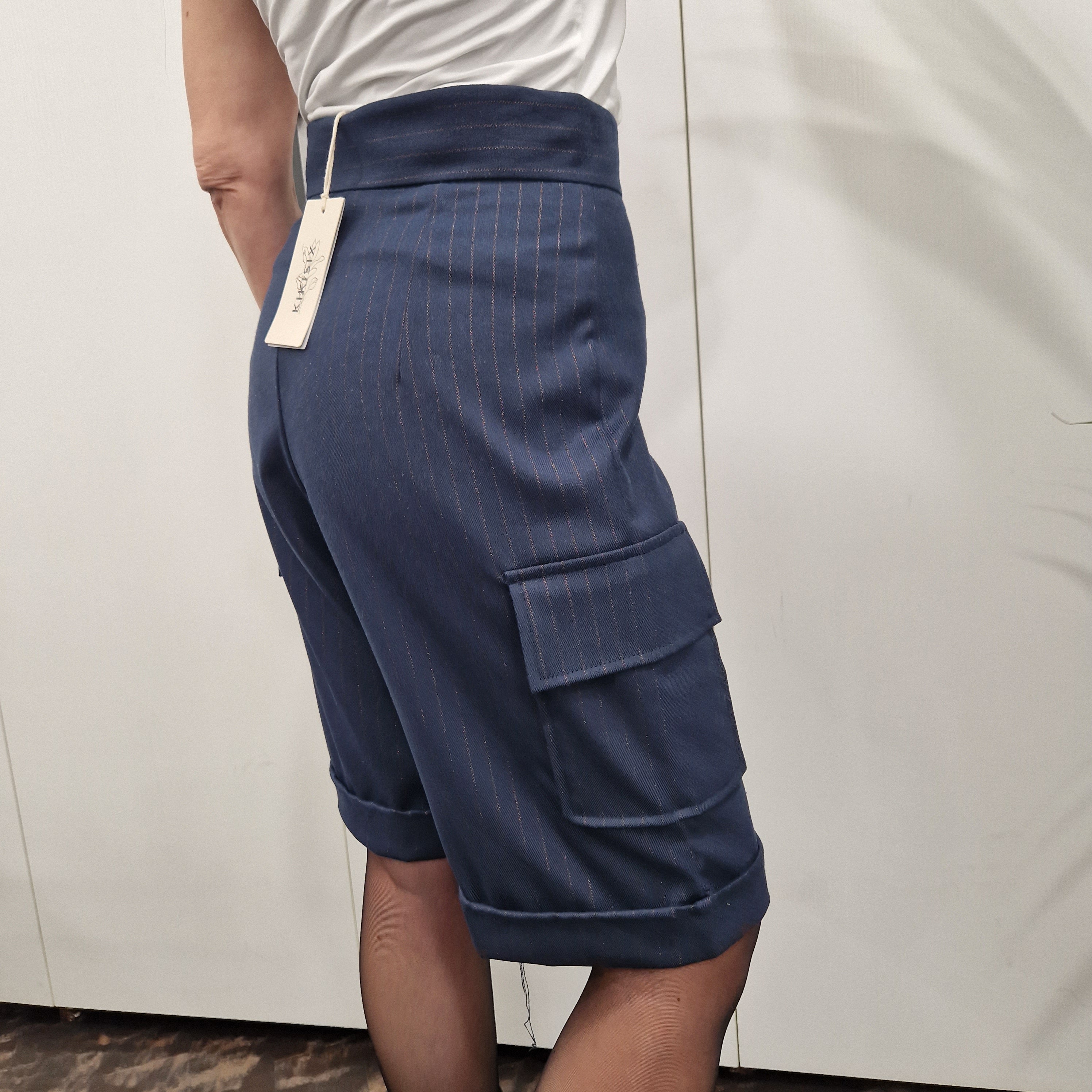 KIKISIX Pantalone bermuda gessato blu