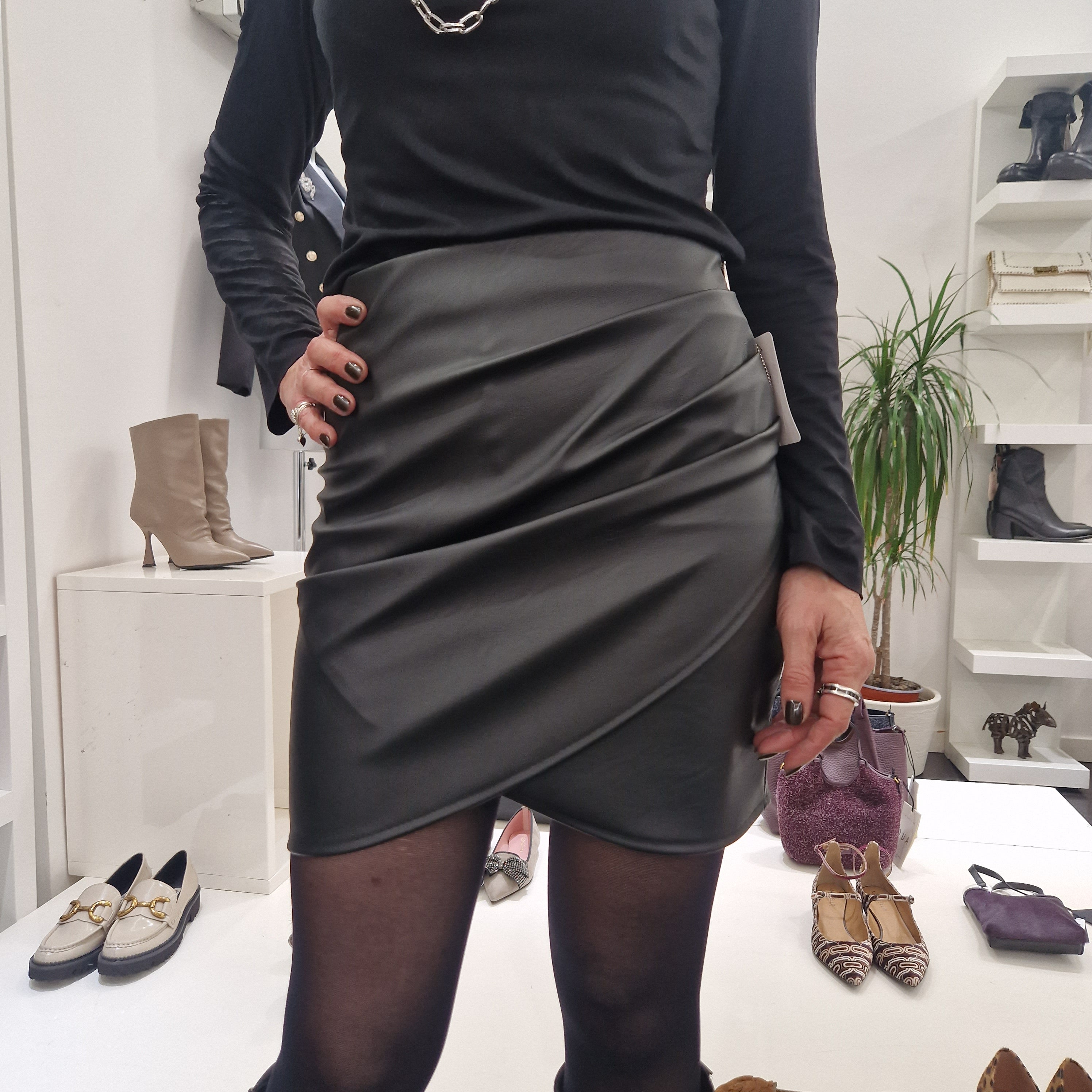 Minigonna pelle sintetica nera
