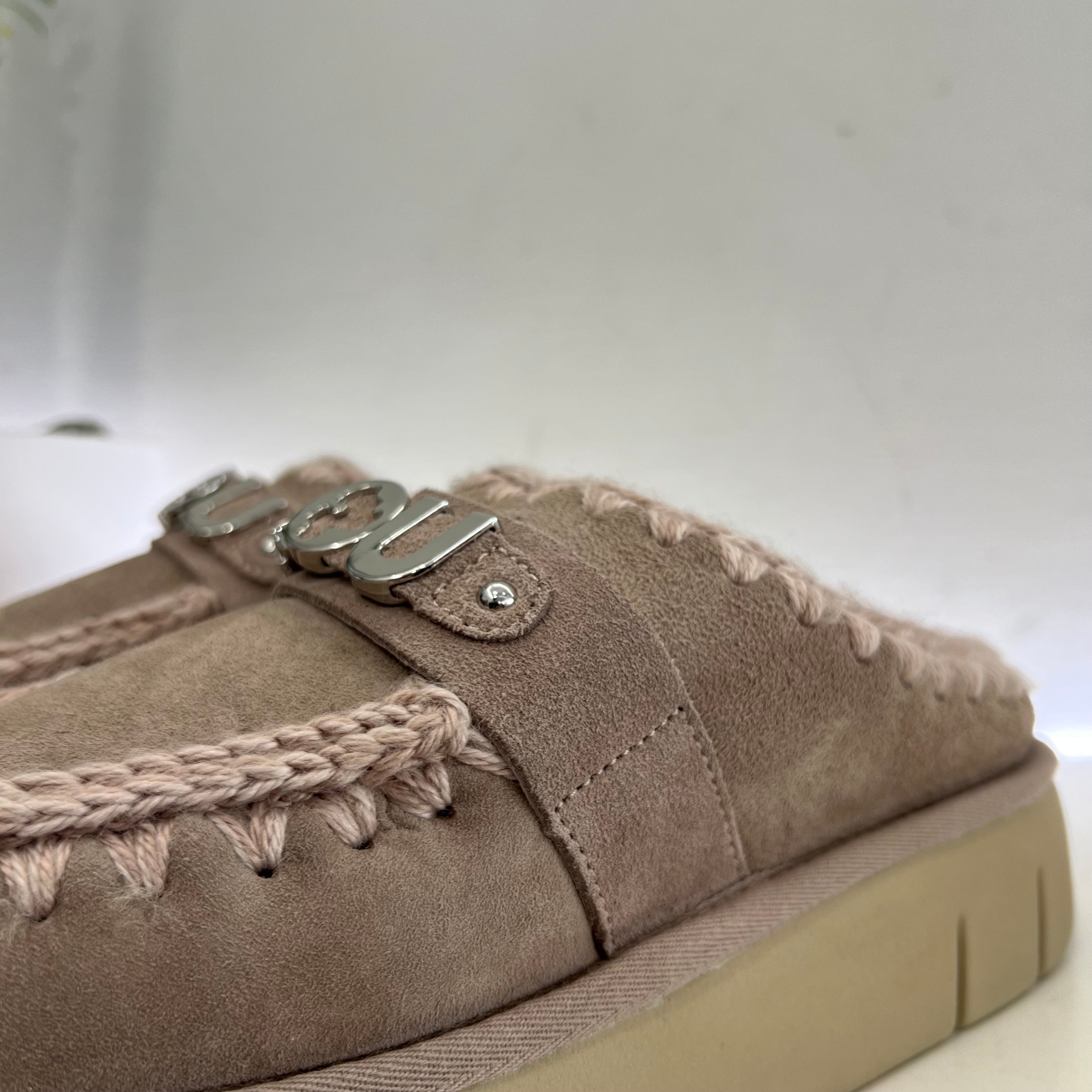 Mou sabot in powder color