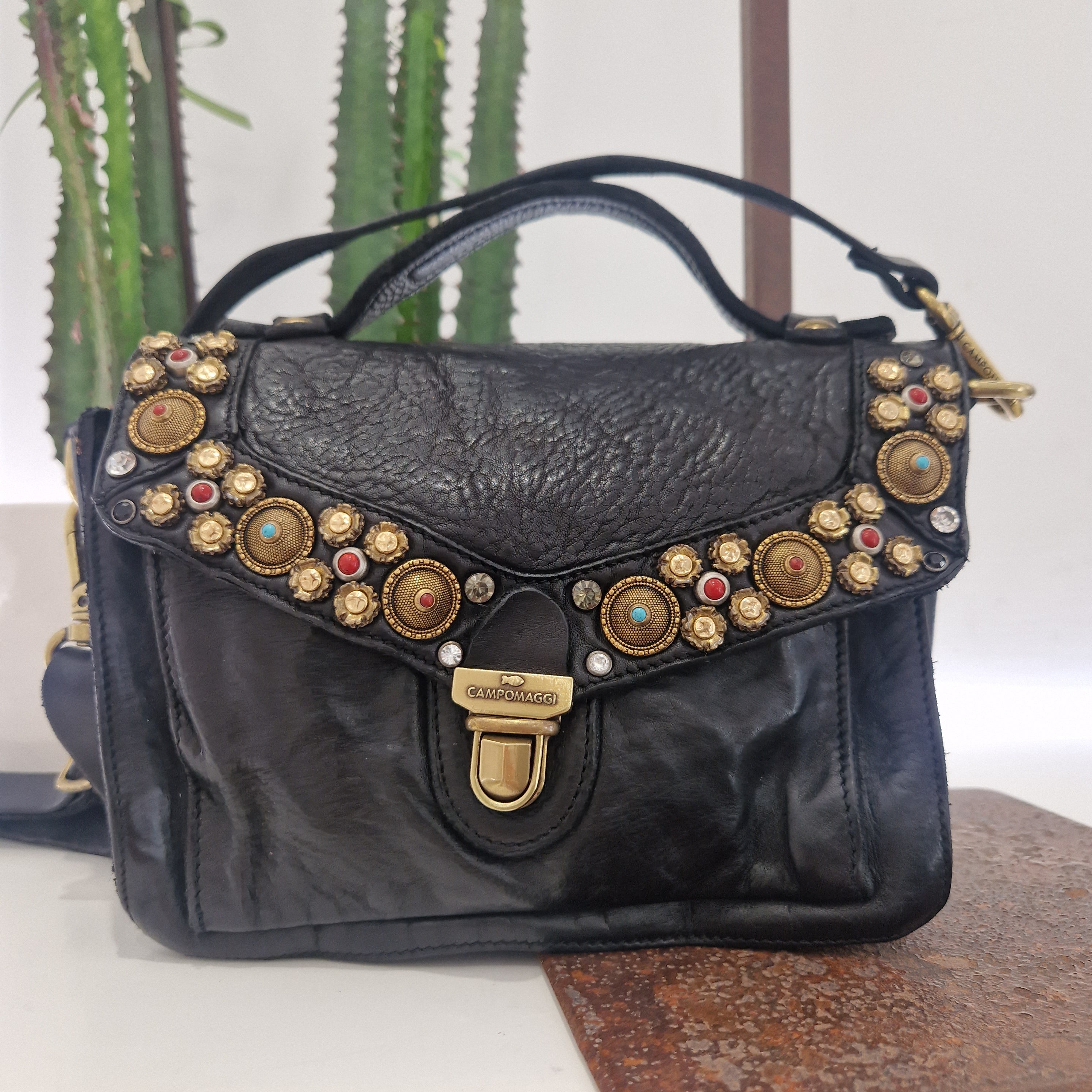 Campomaggi borsa nera  linea AURORA cartella in pelle con borchie e strass