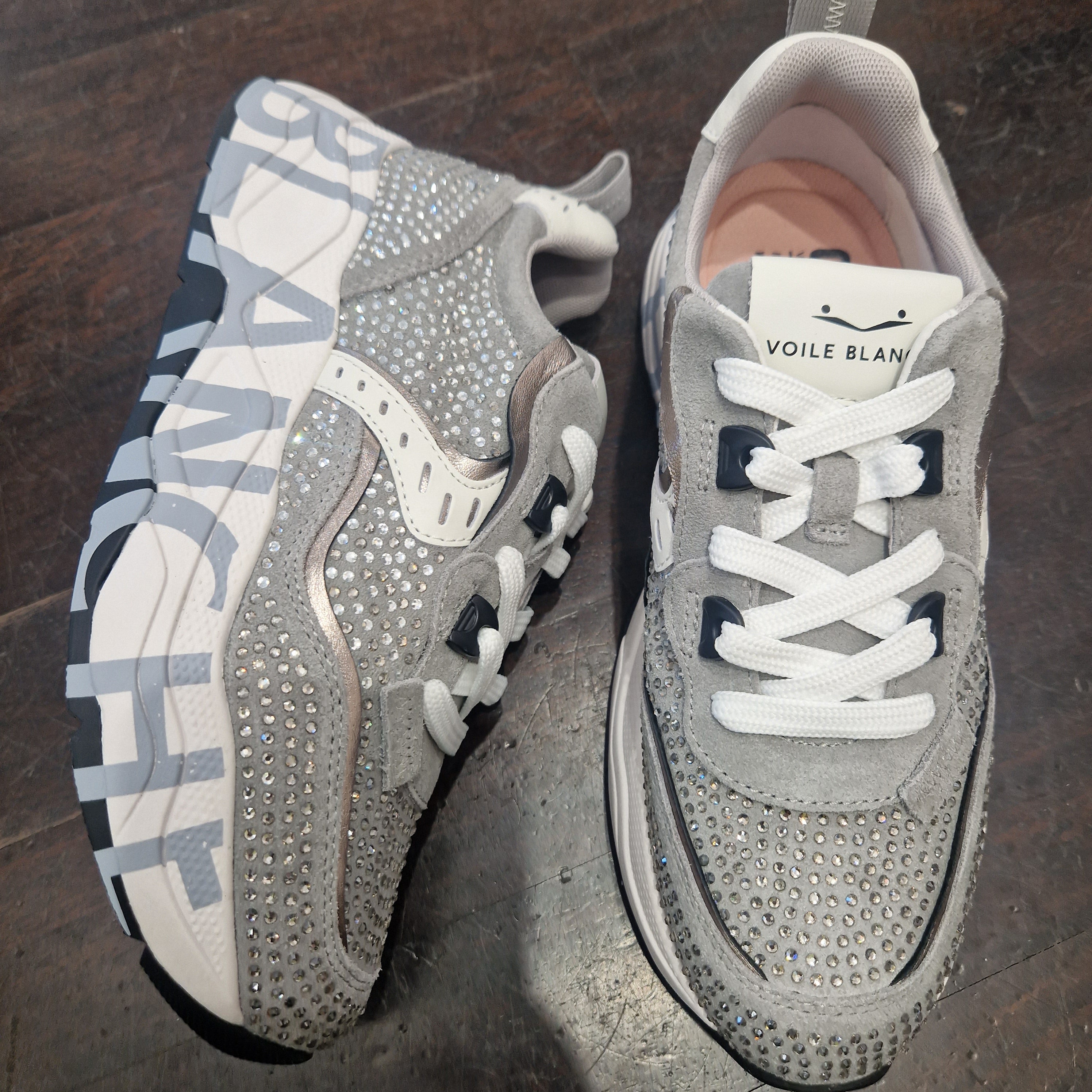 Voile Blanche sneaker modello CLUB grigie con strass