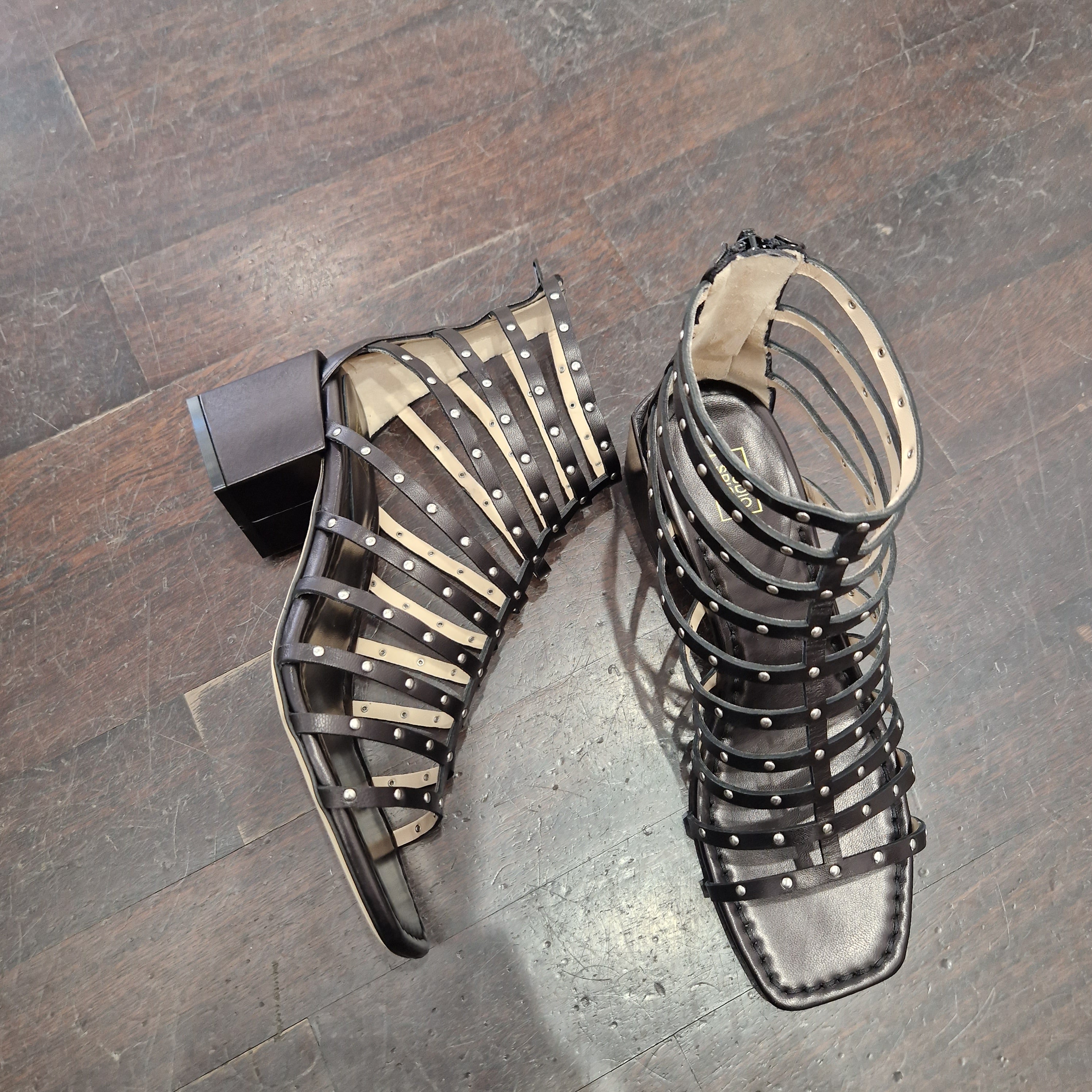 Sandalo tacco 6 cm nero zip posteriore