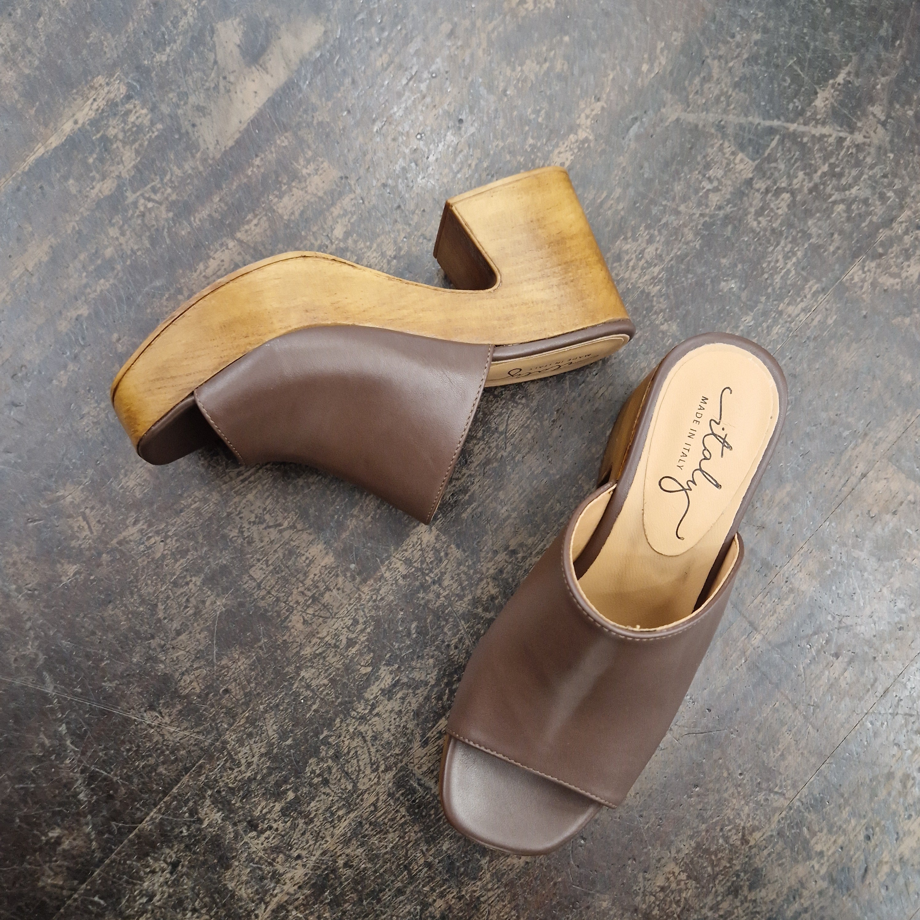 Zoccolo BETTY in pelle t.moro con fascia larga