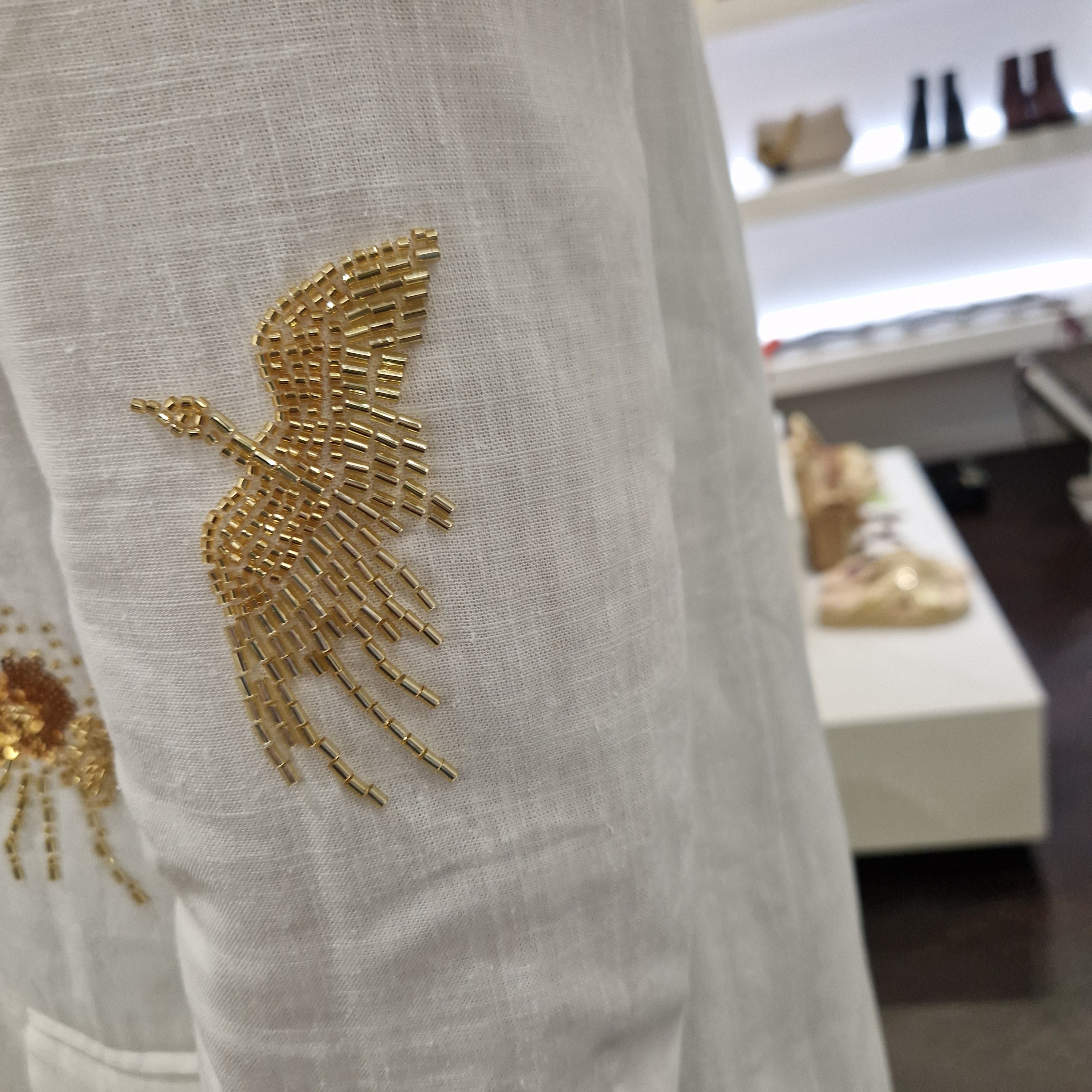 Giacca color panna con paillettes oro