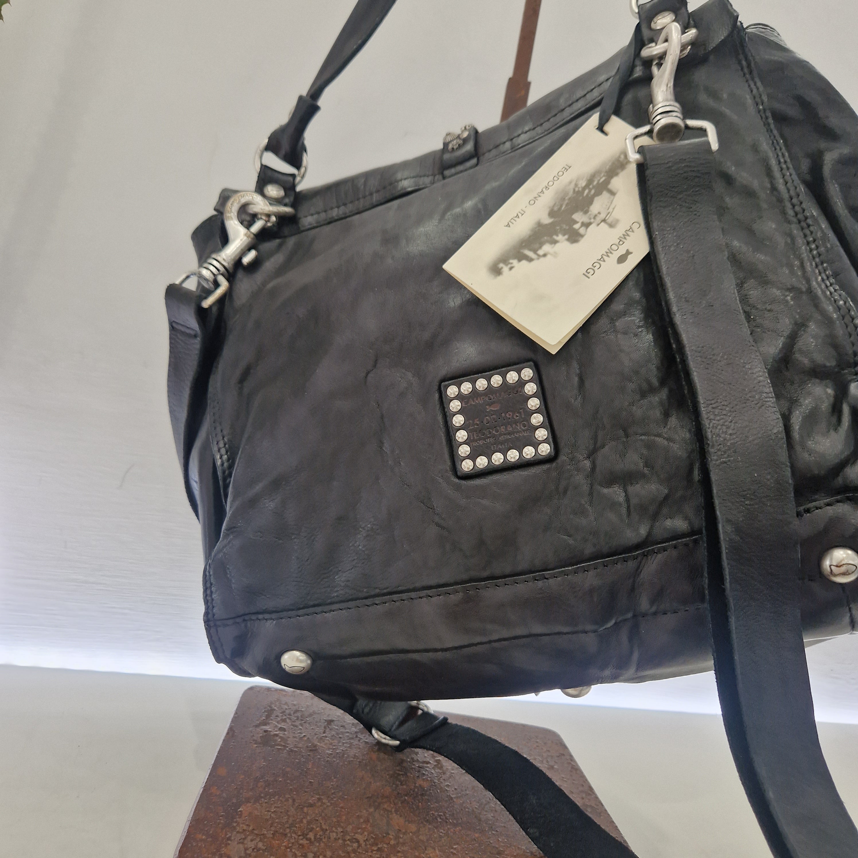 Campomaggi EMILIA monospalla nera accessorio argento