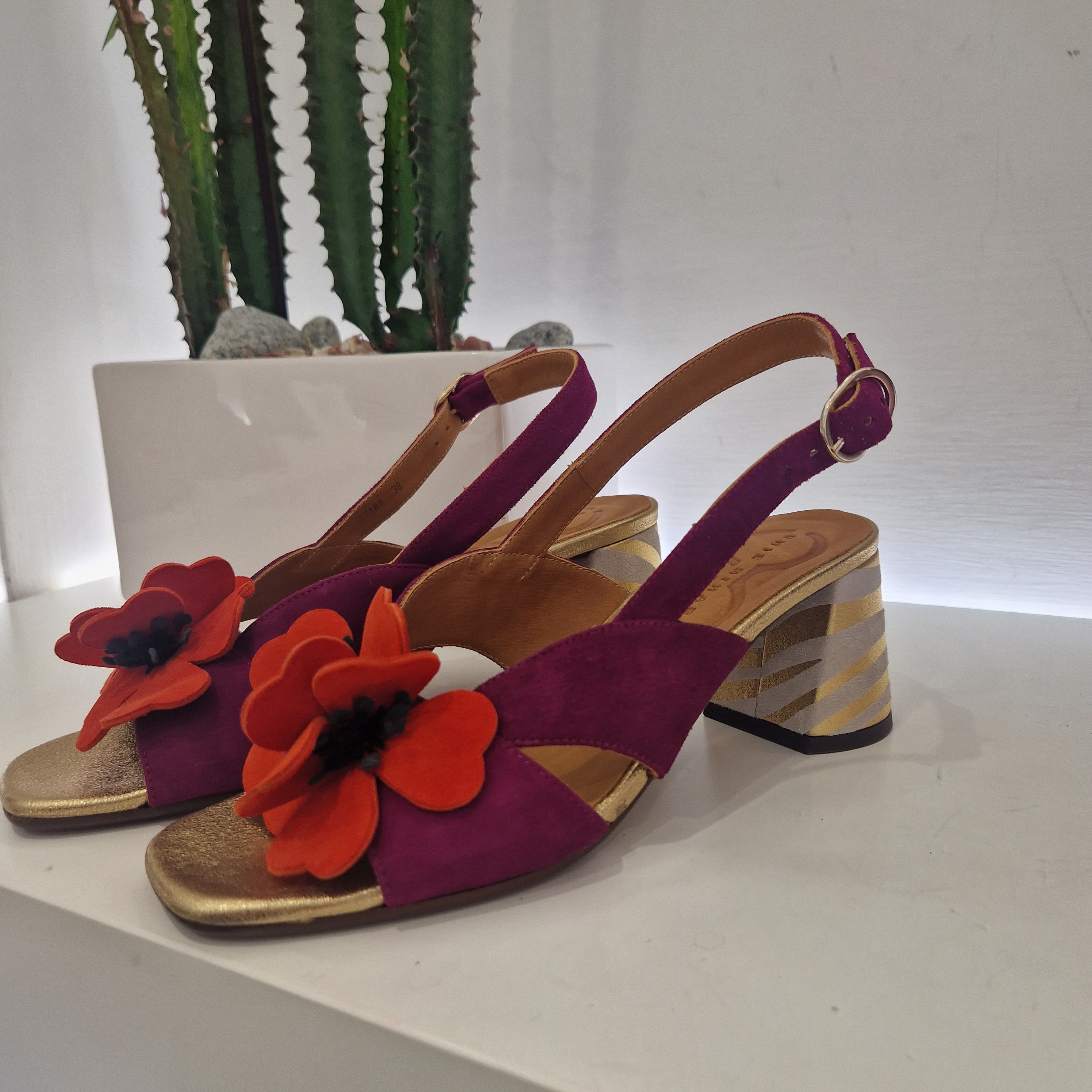 Chie Mihara sandalo fiore rosso