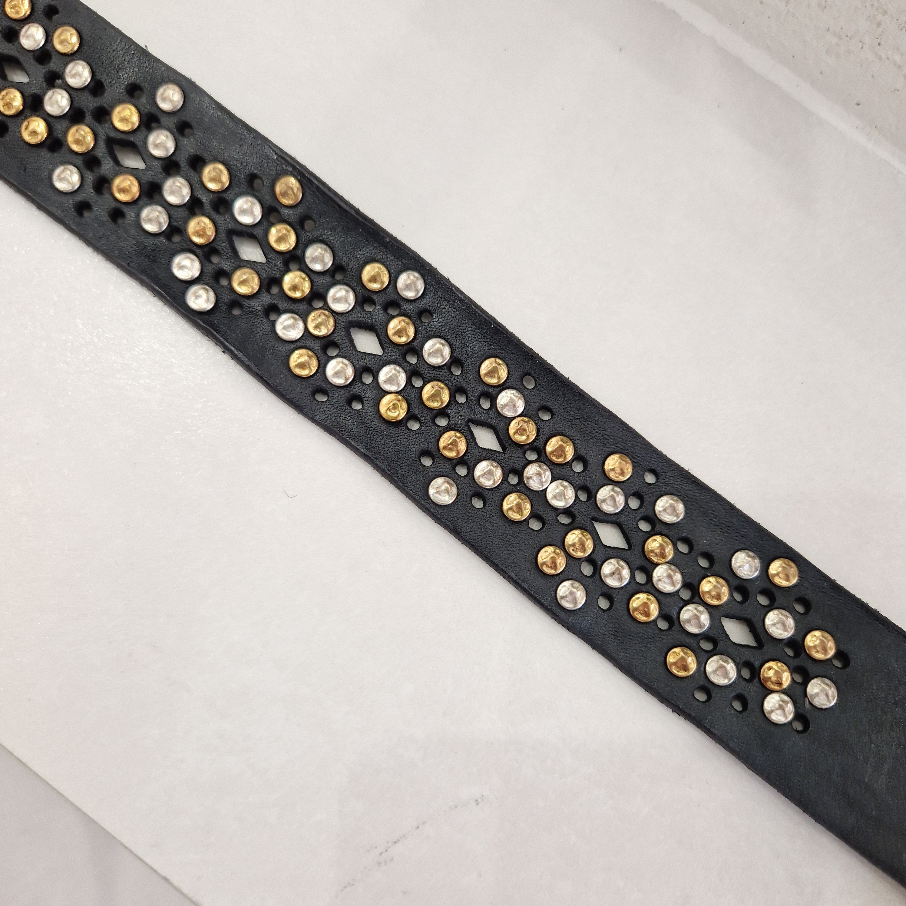 Campomaggi cintura LASERATA con borchie oro/argento