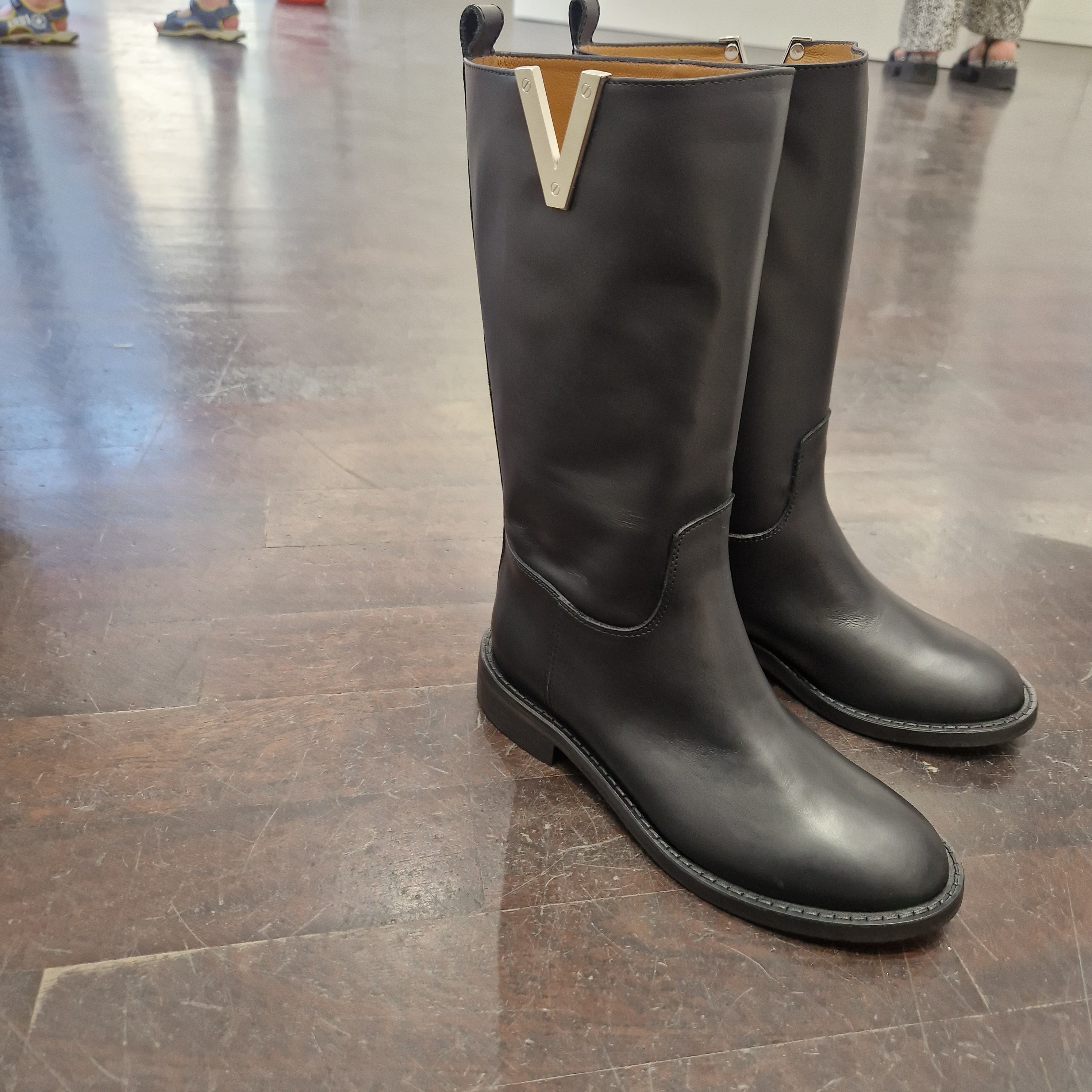 Via Roma stivaletto nero accessorio V argento