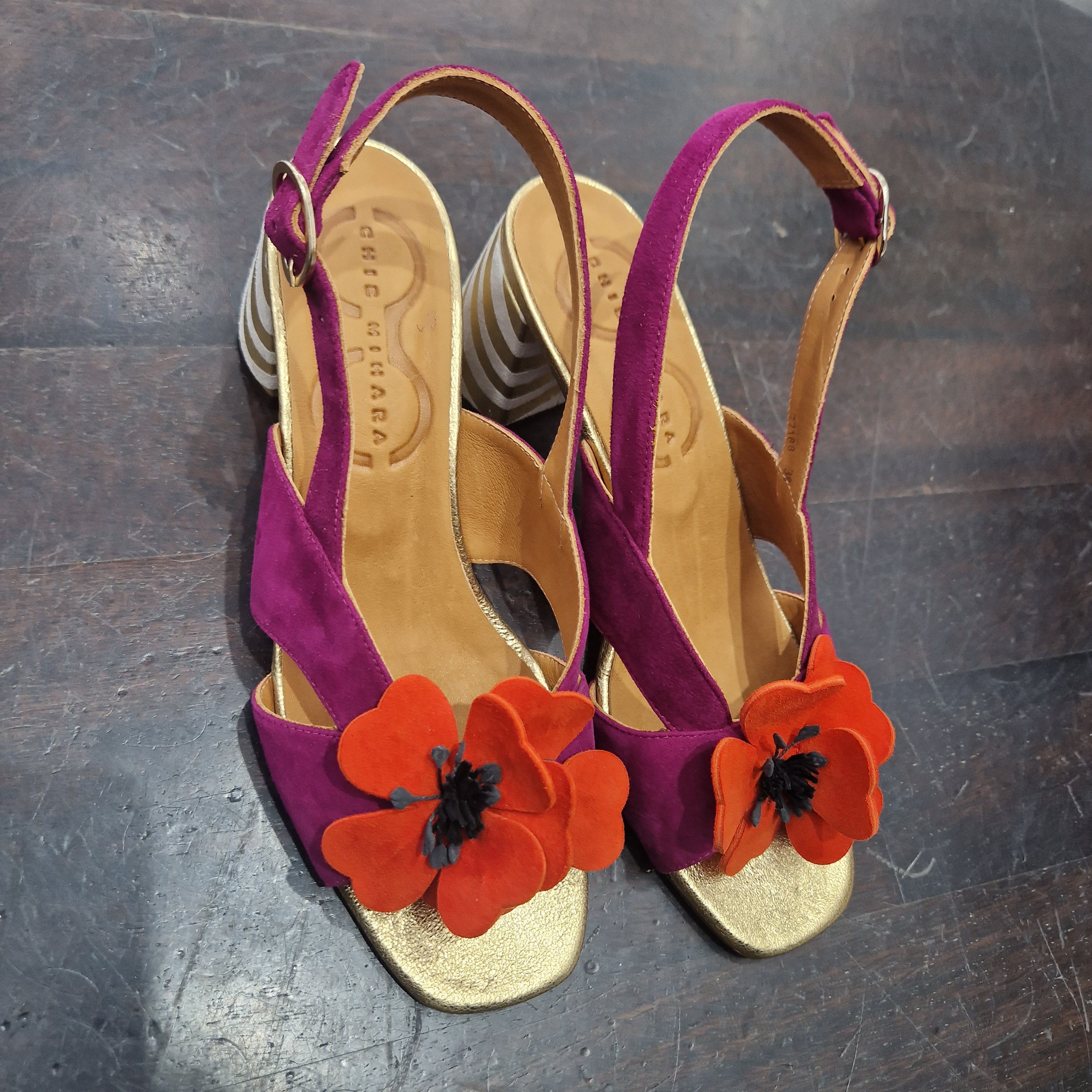 Chie Mihara sandalo fiore rosso