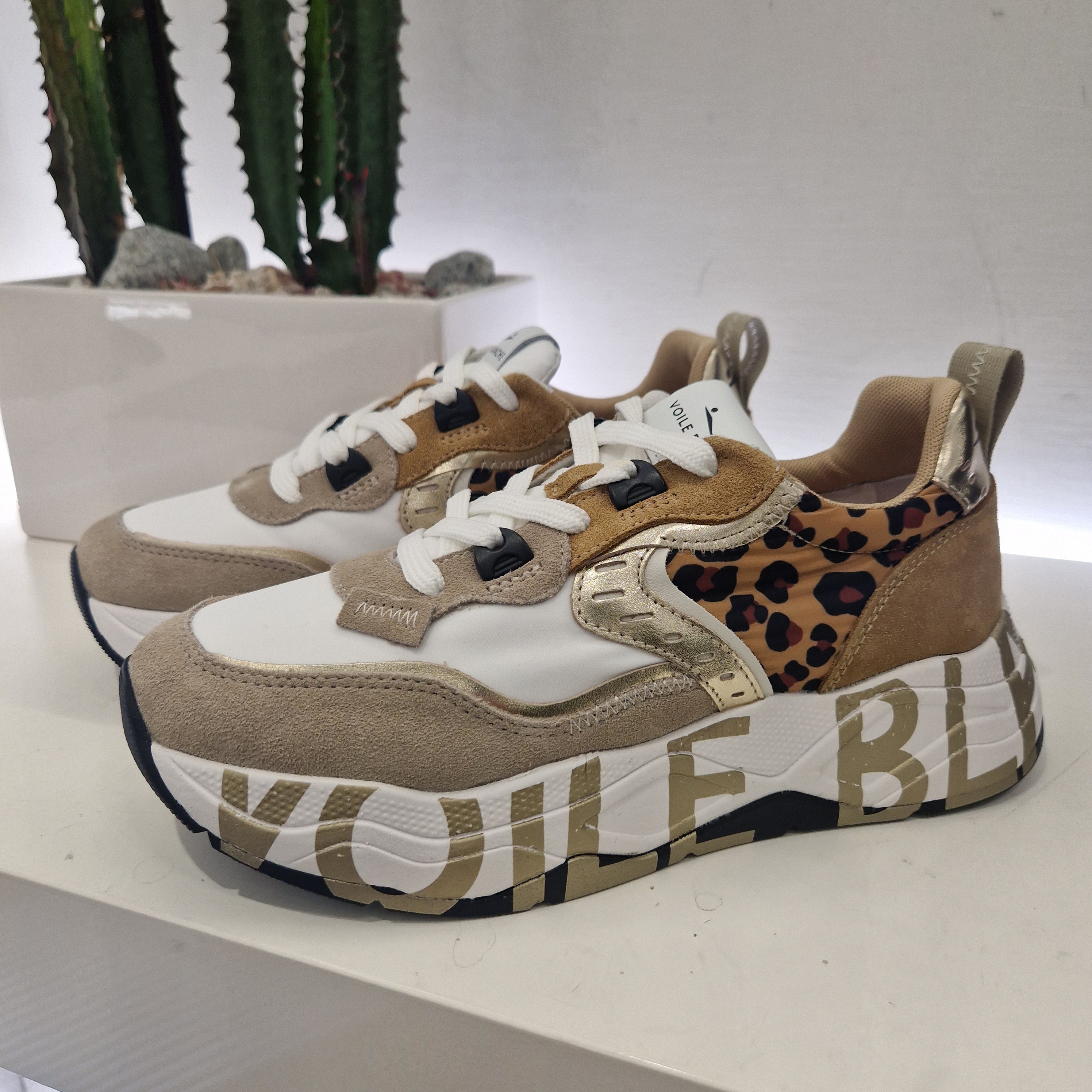 Voile Blanche sneaker leo print