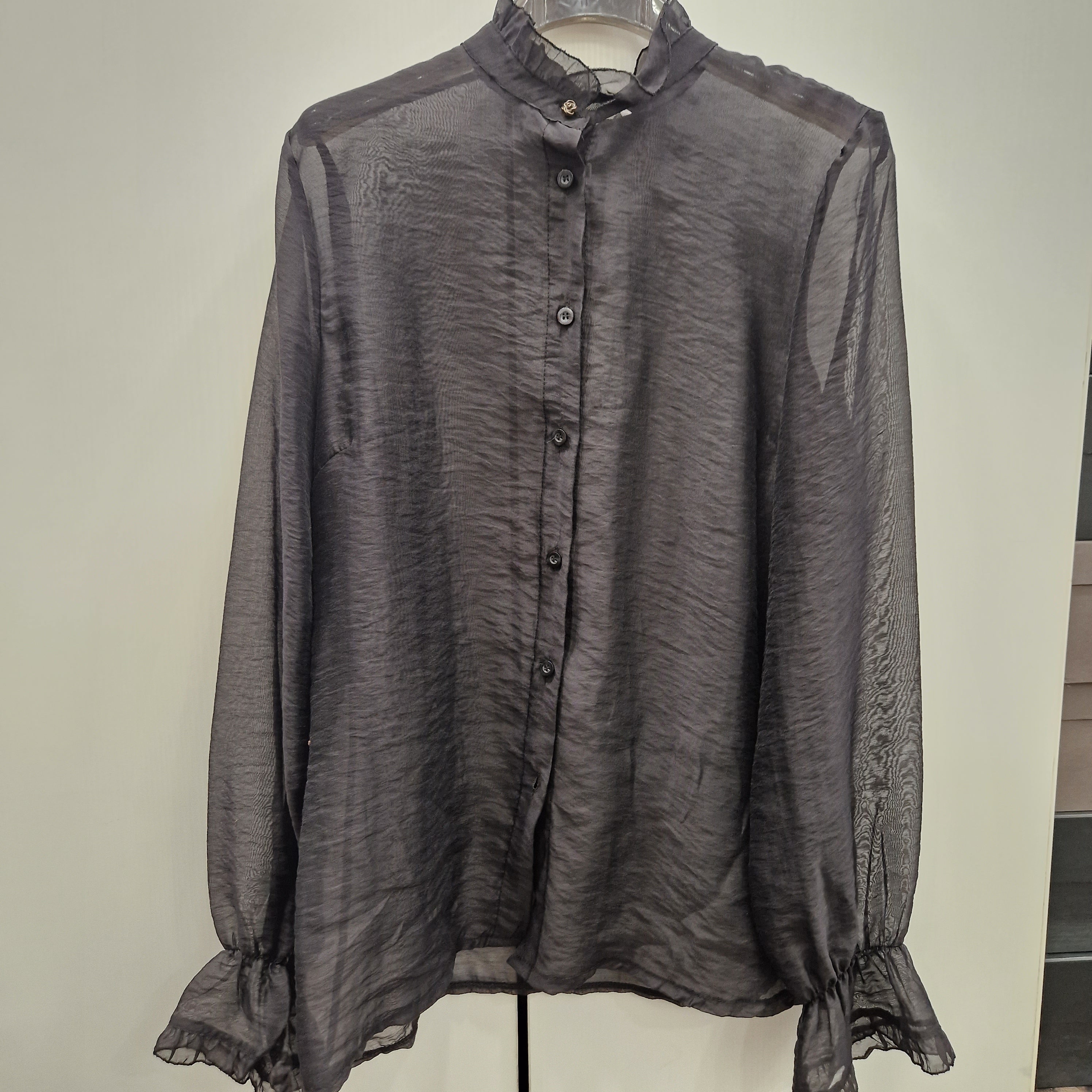 Kikisix camicia trasoarente nera POLLY con rouge sulla manica