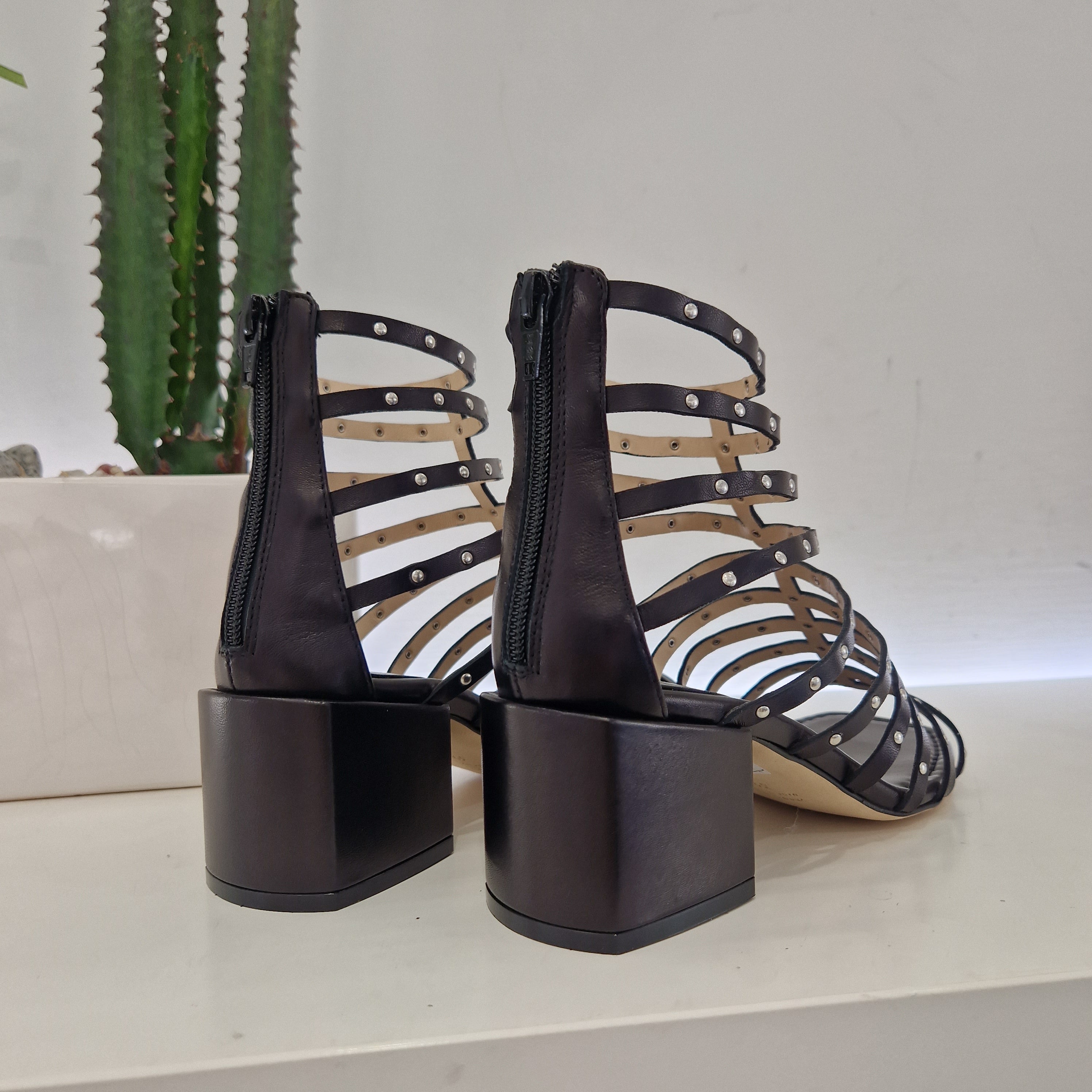 Sandalo tacco 6 cm nero zip posteriore