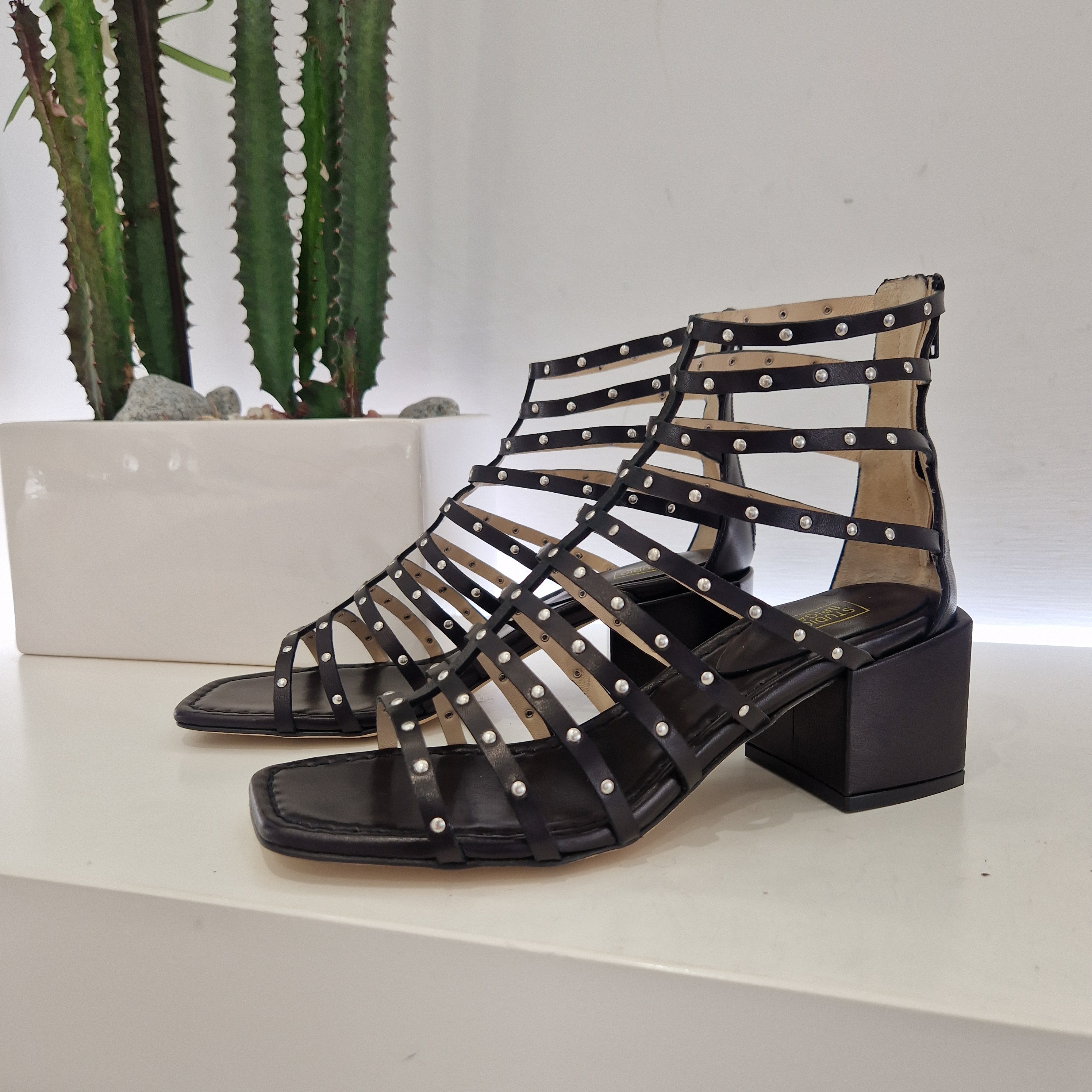 Sandalo tacco 6 cm nero zip posteriore