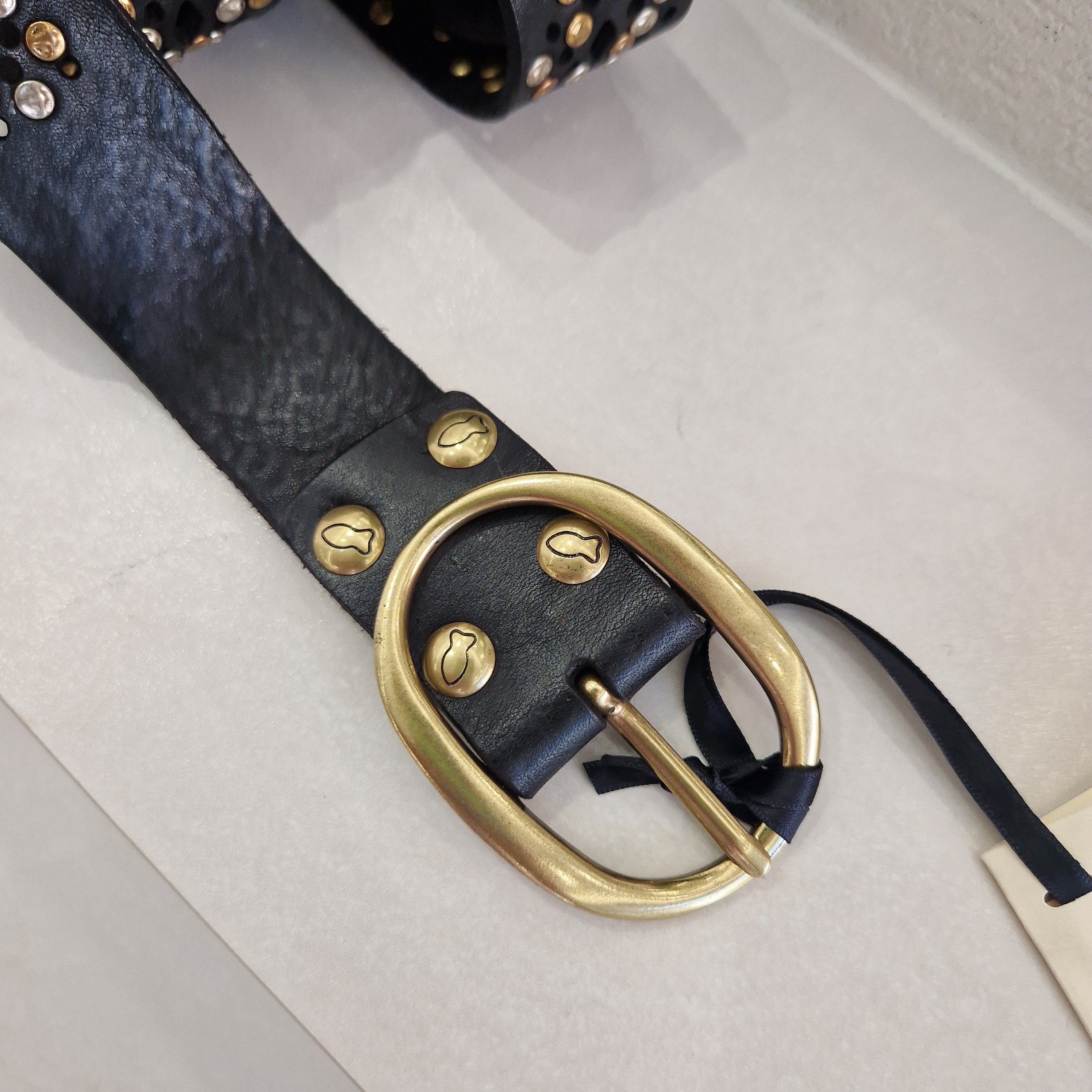 Campomaggi cintura LASERATA con borchie oro/argento