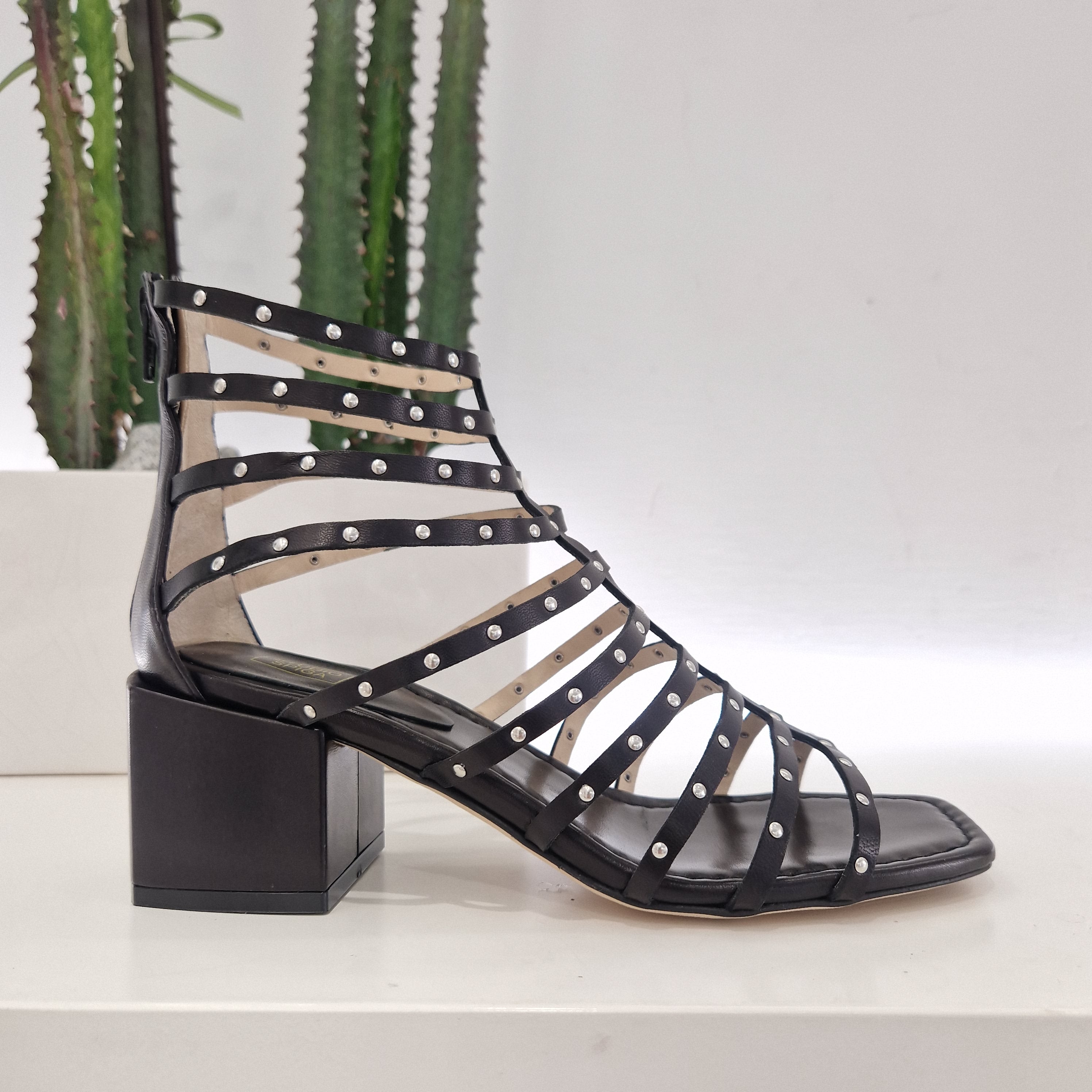 Sandalo tacco 6 cm nero zip posteriore