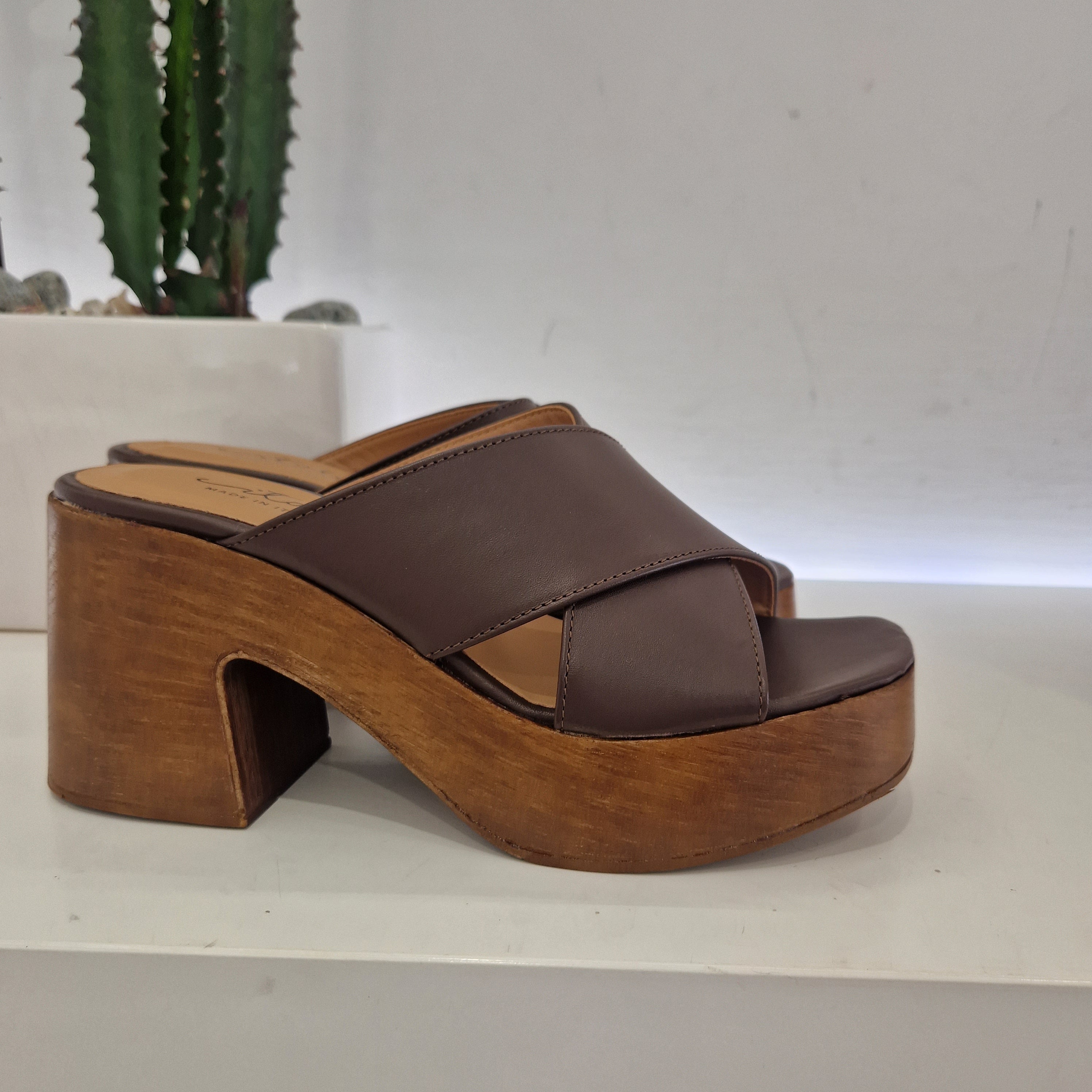 Zoccolo LUISA con fascia incrociata