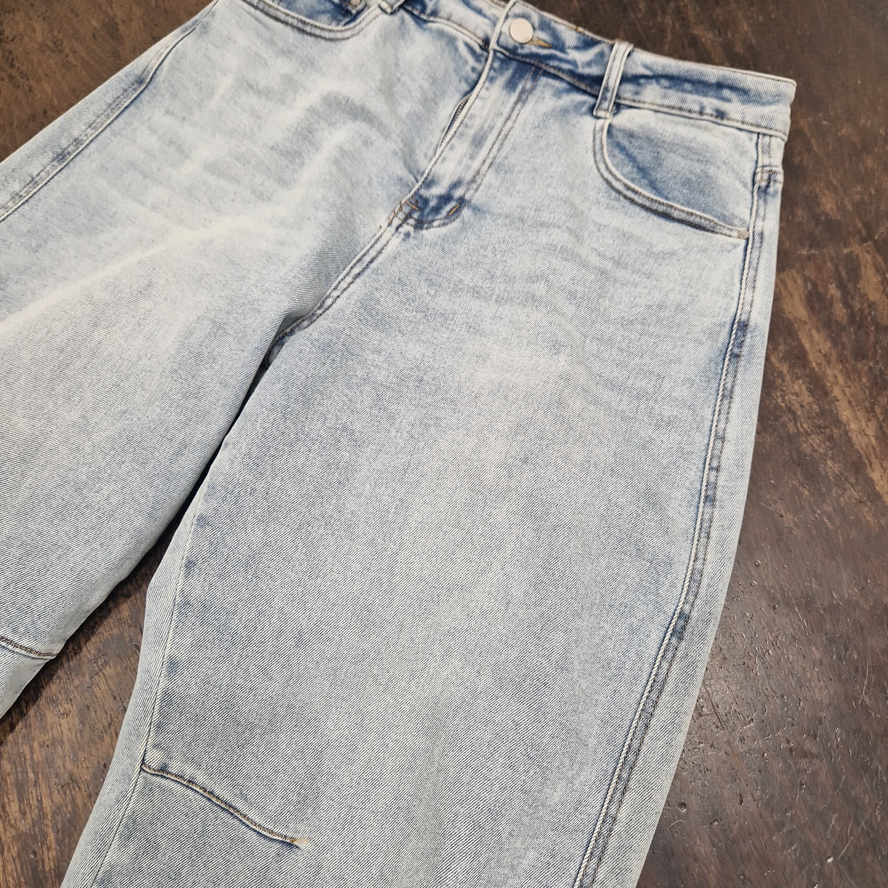 Pantalone jeans modello ballon lavaggio chiaro