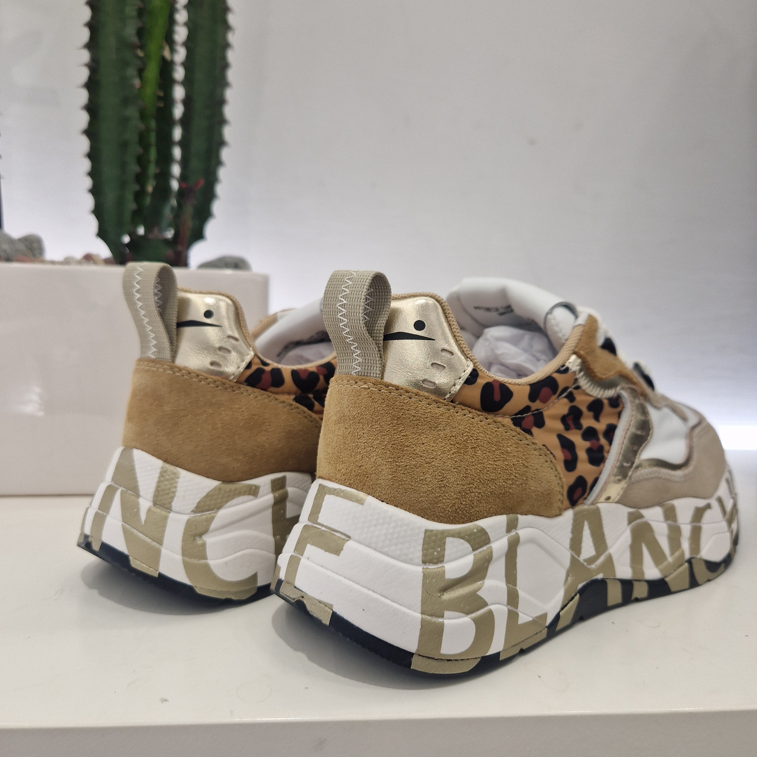 Voile Blanche sneaker leo print