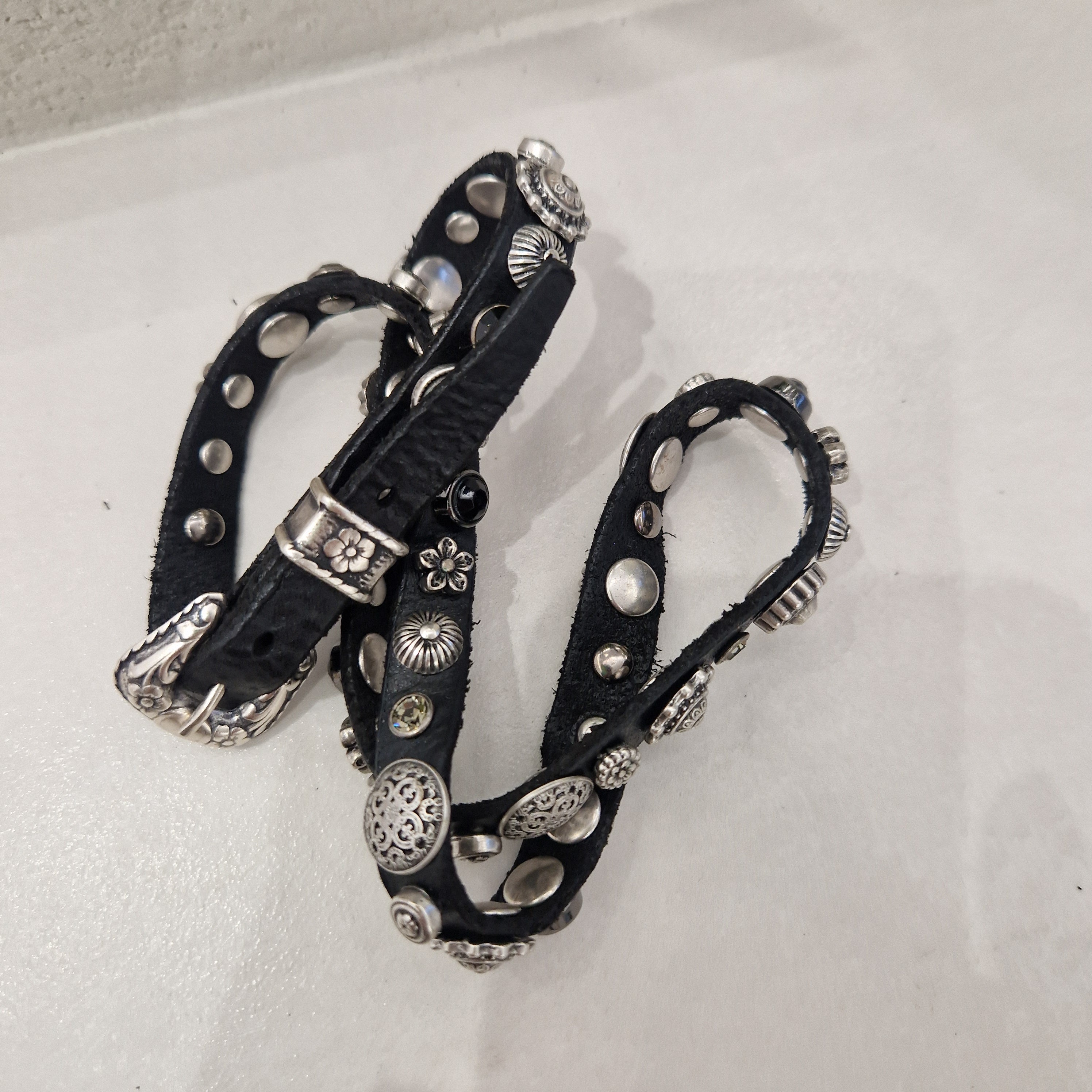 Campomaggi bracciale CEFALÙ nero con borchie argento