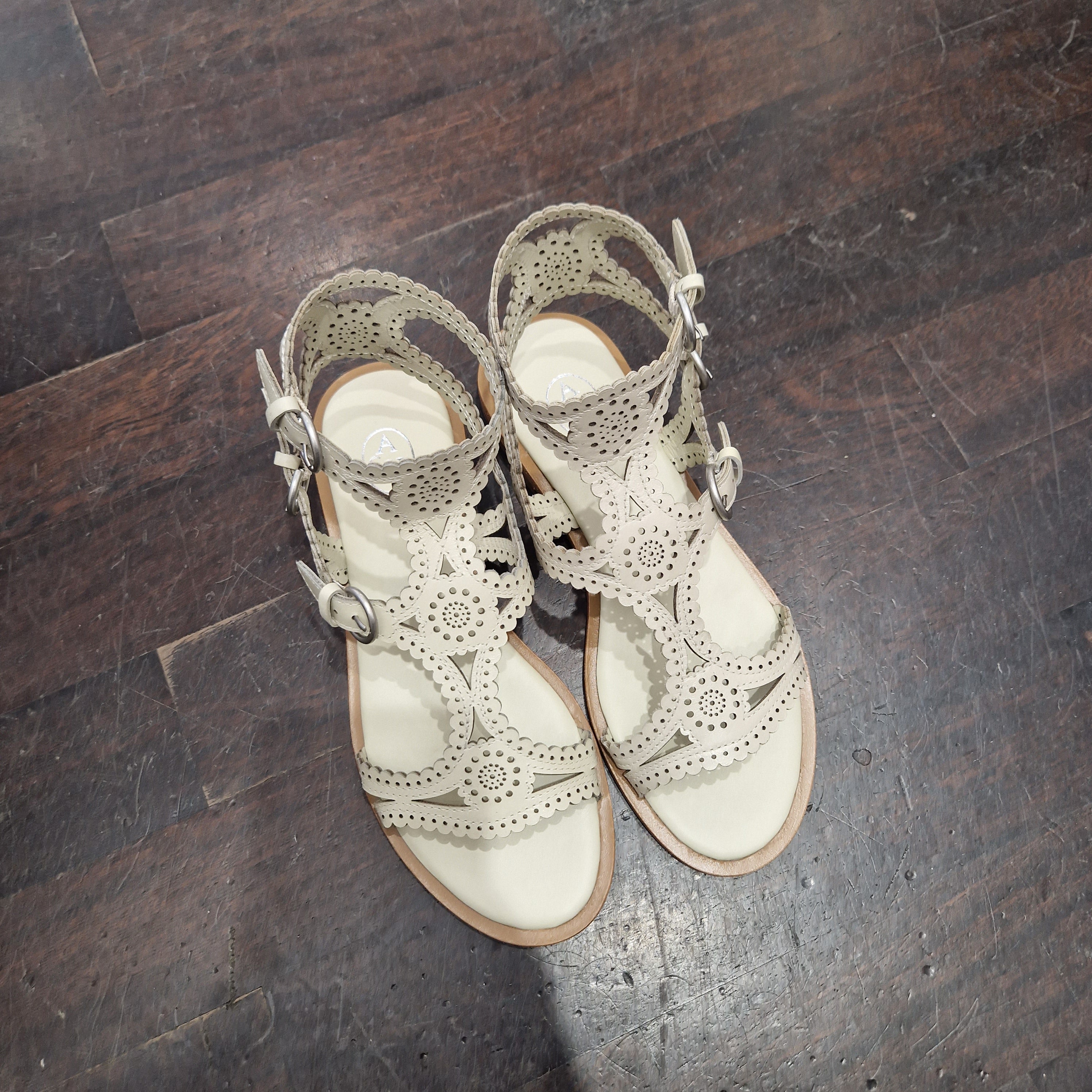 ASH modello PAPRIKA sandali galdiatore beige