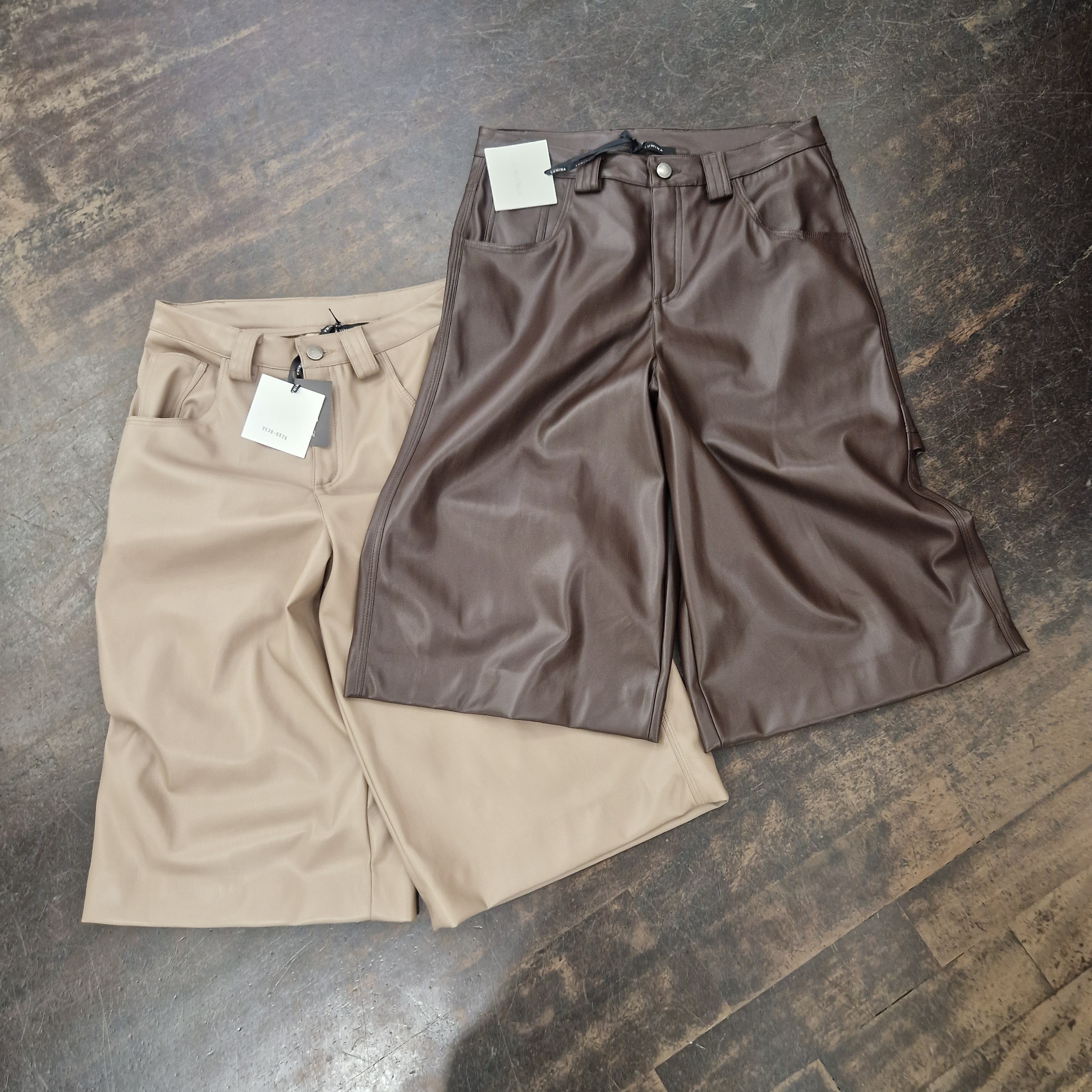 Pantalone bermuda in ecopelle