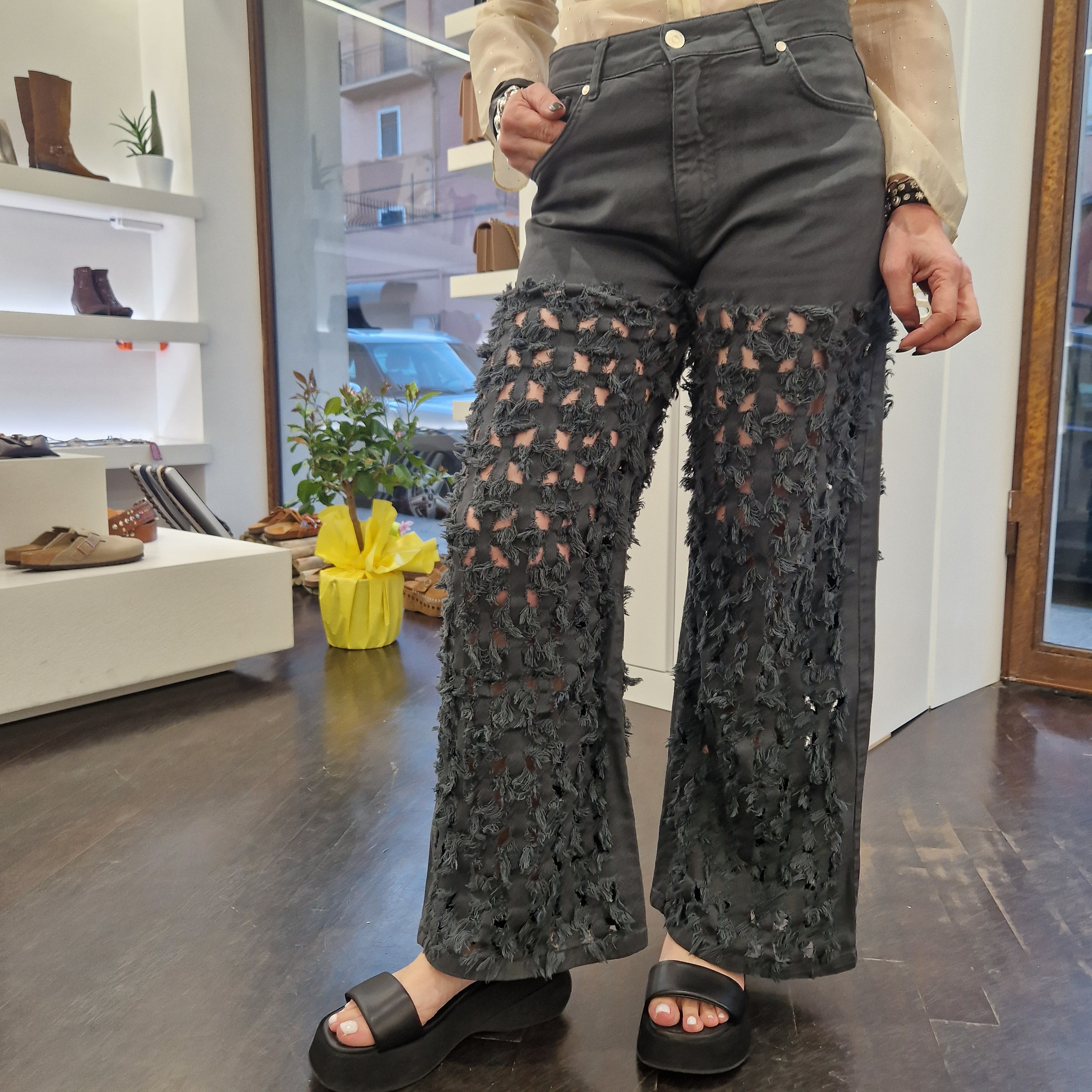 pantalone jeans sfrangiato grigio scuro